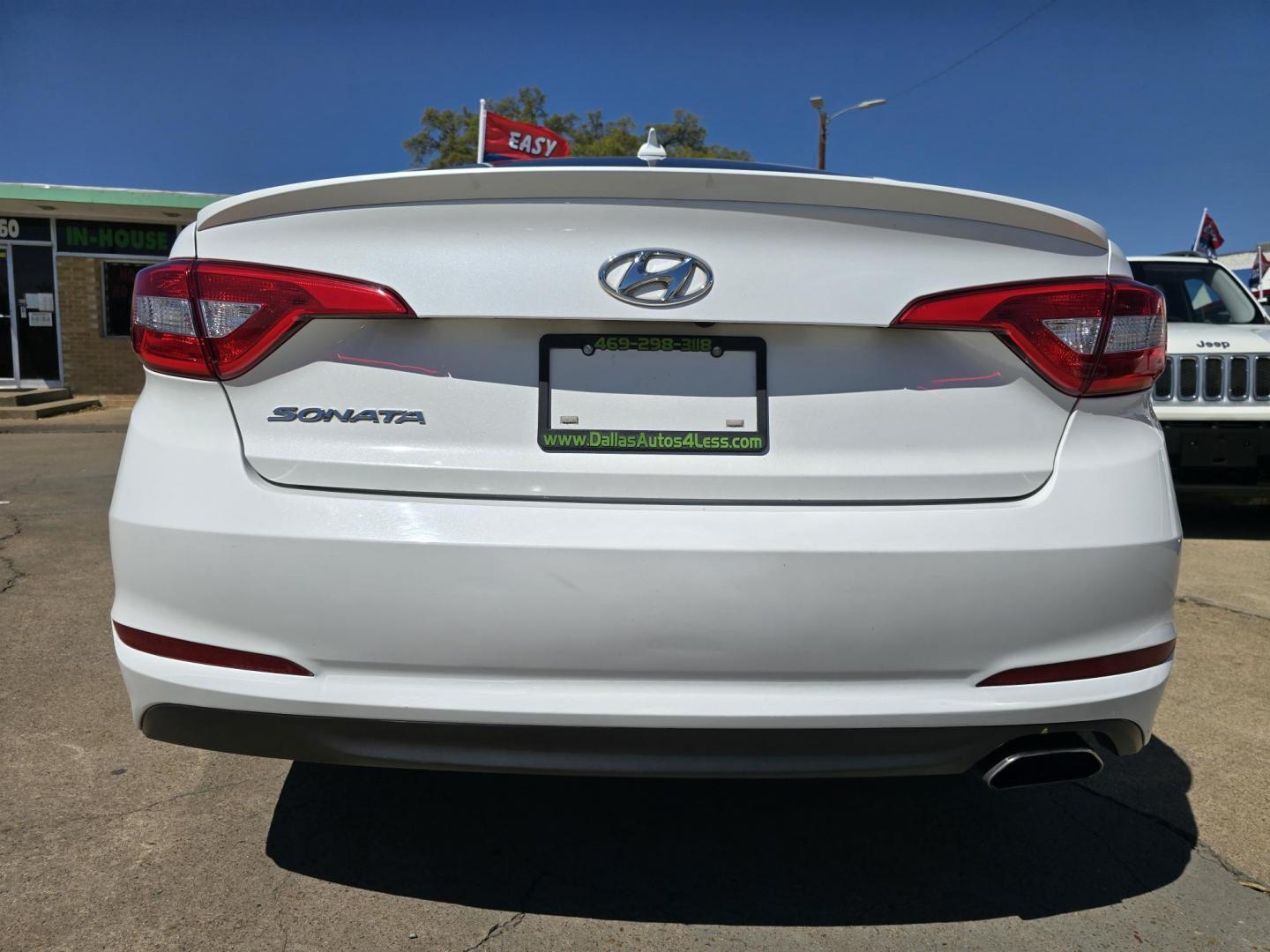 2016 DIAMOND WHITE Hyundai Sonata SE (5NPE24AF3GH) with an 2.4L L4 DOHC 16V engine, 7A transmission, located at 2660 S.Garland Avenue, Garland, TX, 75041, (469) 298-3118, 32.885551, -96.655602 - Photo#4