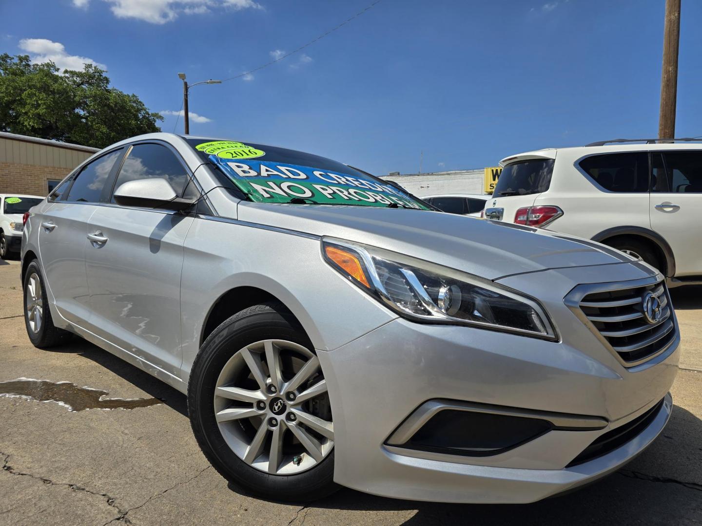 2016 SILVER Hyundai Sonata SE (5NPE24AF2GH) with an 2.4L L4 DOHC 16V engine, 7A transmission, located at 2660 S.Garland Avenue, Garland, TX, 75041, (469) 298-3118, 32.885551, -96.655602 - Photo#0