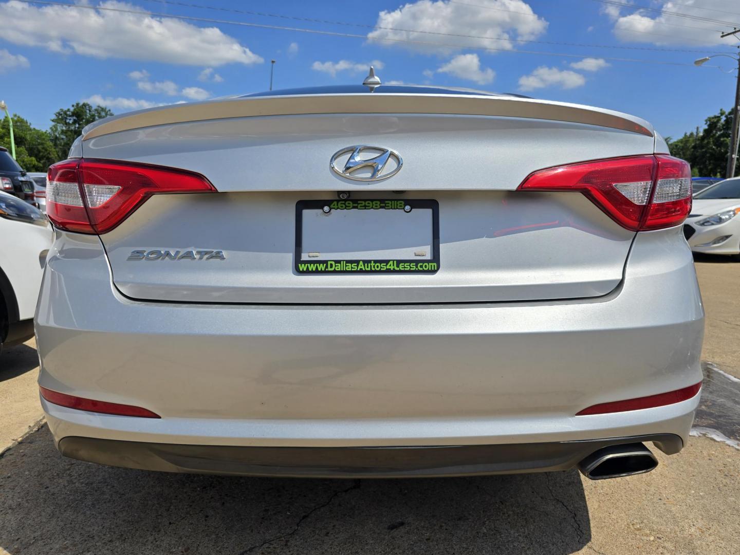 2016 SILVER Hyundai Sonata SE (5NPE24AF2GH) with an 2.4L L4 DOHC 16V engine, 7A transmission, located at 2660 S.Garland Avenue, Garland, TX, 75041, (469) 298-3118, 32.885551, -96.655602 - Photo#4