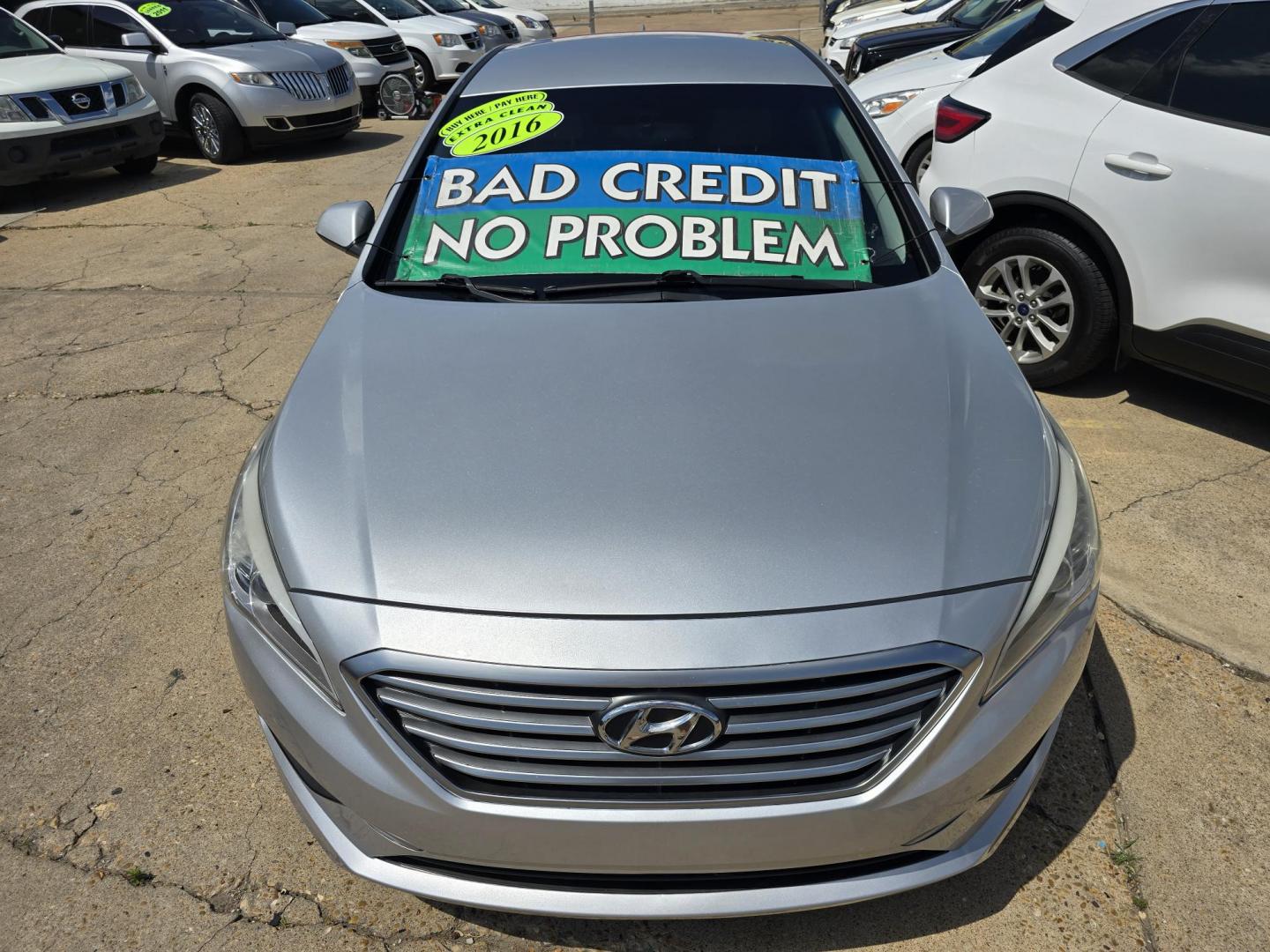 2016 SILVER Hyundai Sonata SE (5NPE24AF2GH) with an 2.4L L4 DOHC 16V engine, 7A transmission, located at 2660 S.Garland Avenue, Garland, TX, 75041, (469) 298-3118, 32.885551, -96.655602 - Photo#8