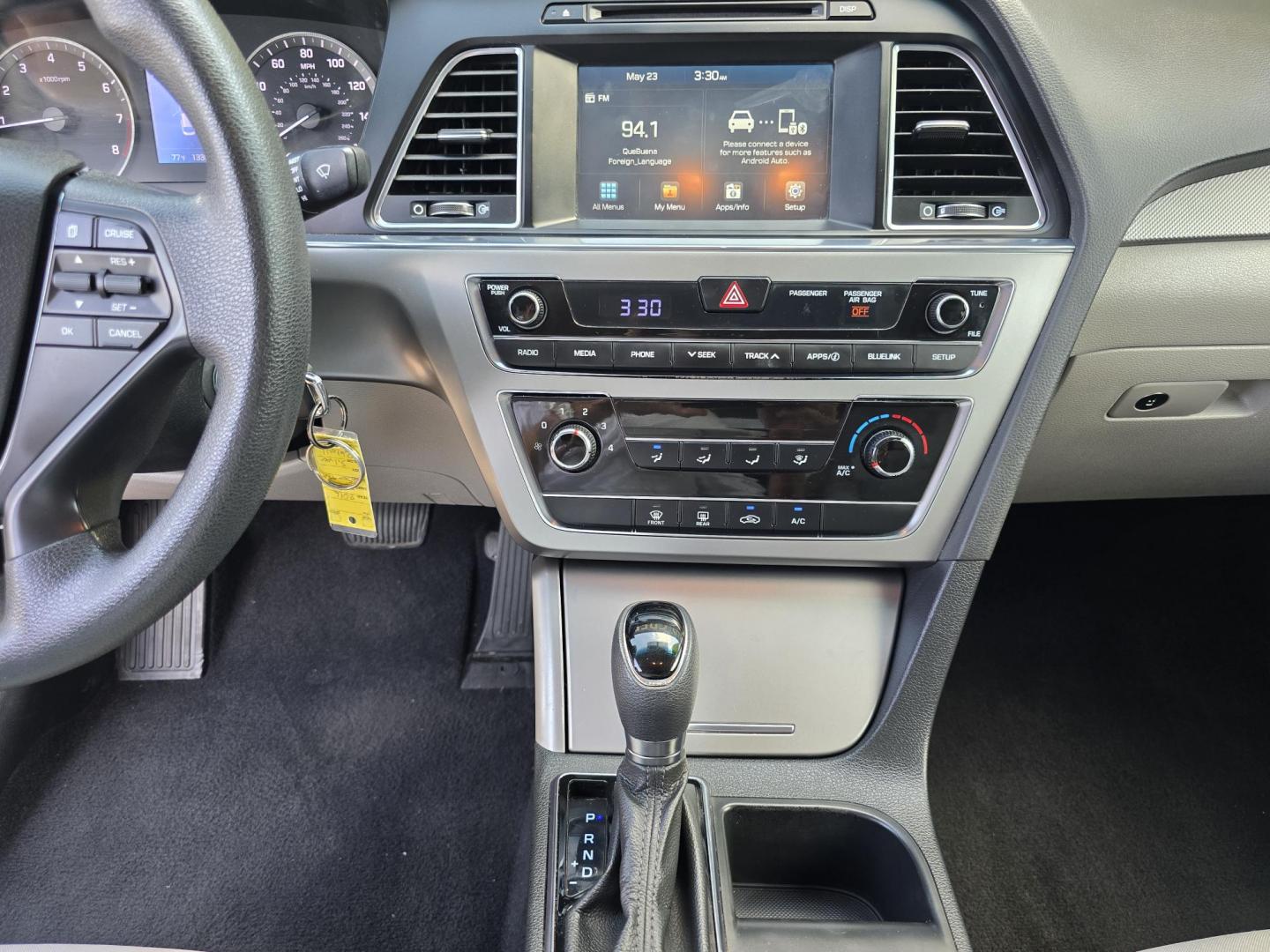 2016 SILVER Hyundai Sonata SE (5NPE24AF2GH) with an 2.4L L4 DOHC 16V engine, 7A transmission, located at 2660 S.Garland Avenue, Garland, TX, 75041, (469) 298-3118, 32.885551, -96.655602 - Photo#13