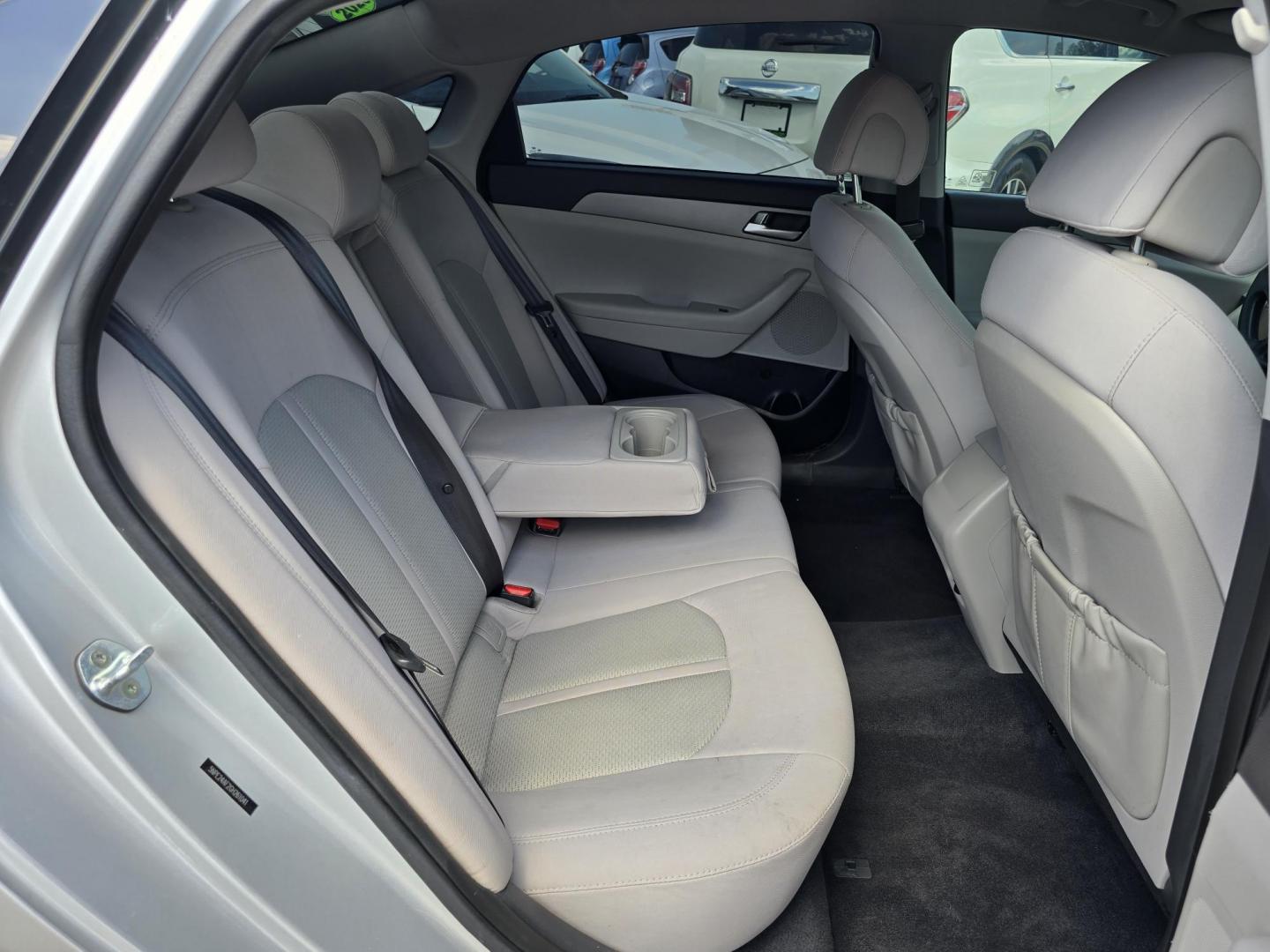 2016 SILVER Hyundai Sonata SE (5NPE24AF2GH) with an 2.4L L4 DOHC 16V engine, 7A transmission, located at 2660 S.Garland Avenue, Garland, TX, 75041, (469) 298-3118, 32.885551, -96.655602 - Photo#16