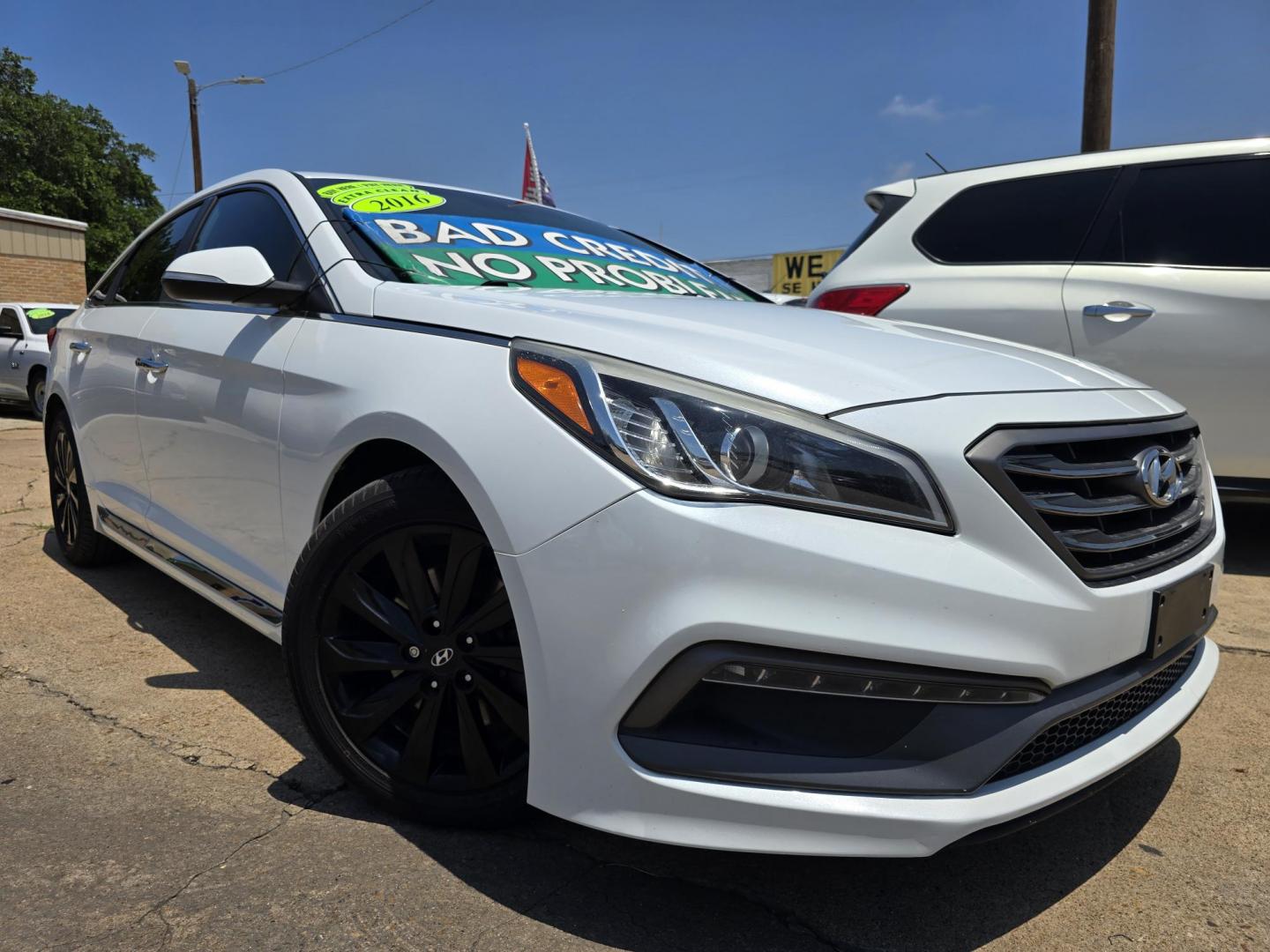 2016 WHITE Hyundai Sonata Sport (5NPE34AF1GH) with an 2.4L L4 DOHC 16V engine, 6A transmission, located at 2660 S.Garland Avenue, Garland, TX, 75041, (469) 298-3118, 32.885551, -96.655602 - Photo#0