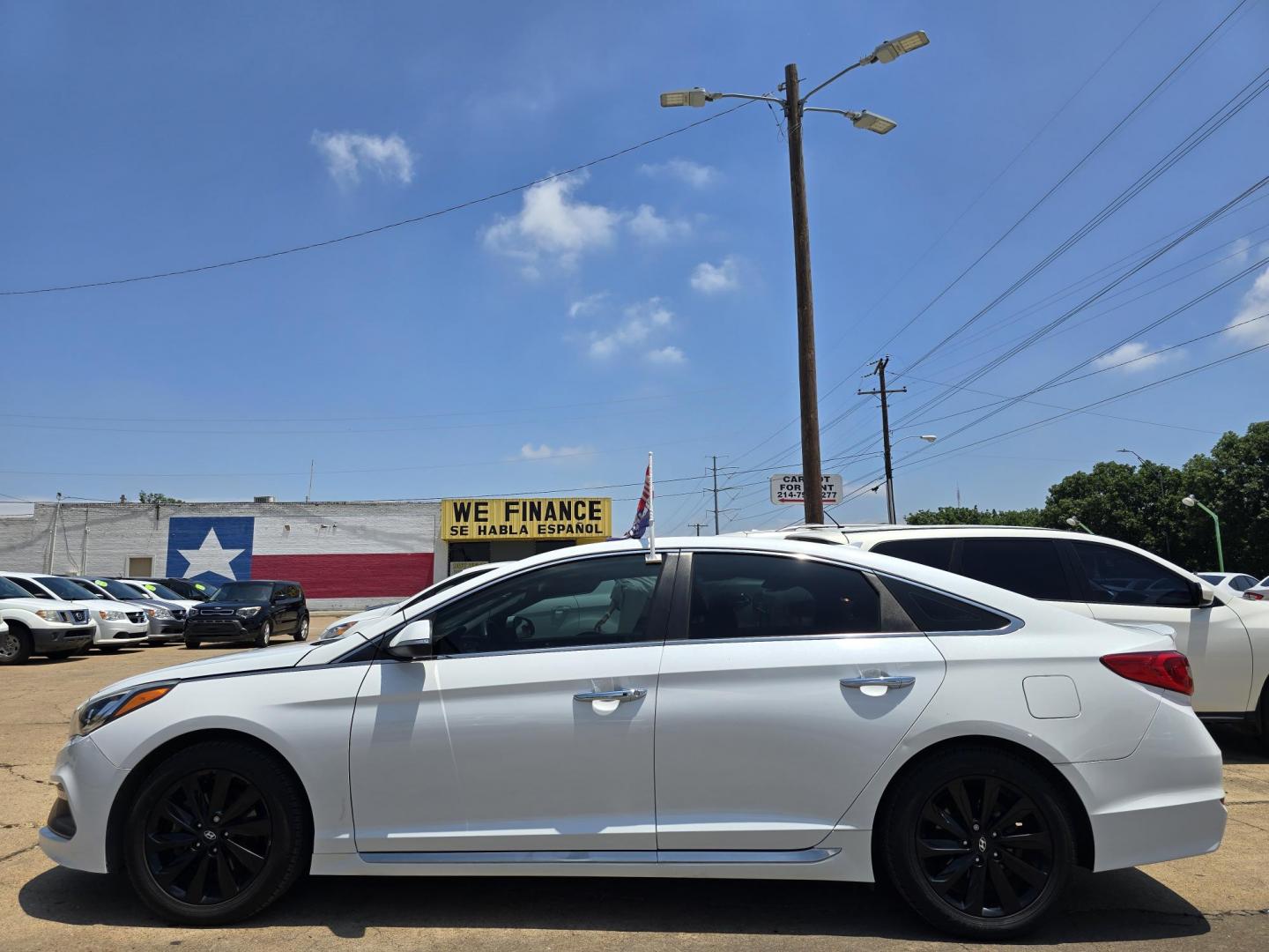 2016 WHITE Hyundai Sonata Sport (5NPE34AF1GH) with an 2.4L L4 DOHC 16V engine, 6A transmission, located at 2660 S.Garland Avenue, Garland, TX, 75041, (469) 298-3118, 32.885551, -96.655602 - Photo#6