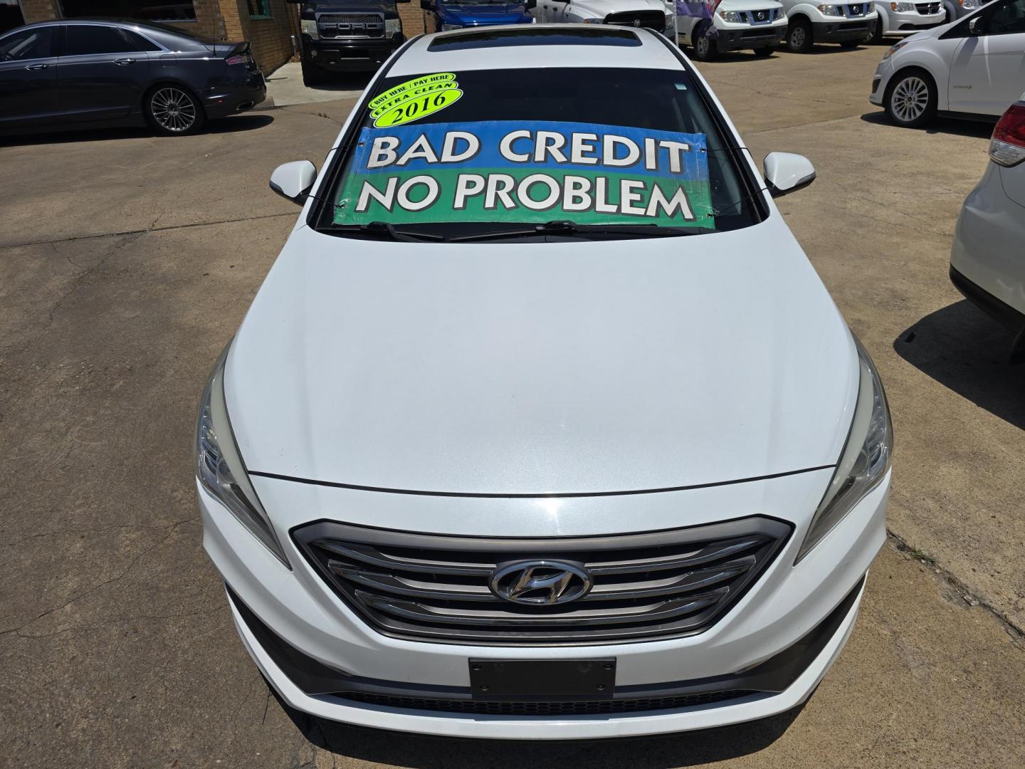 2016 WHITE Hyundai Sonata Sport (5NPE34AF1GH) with an 2.4L L4 DOHC 16V engine, 6A transmission, located at 2660 S.Garland Avenue, Garland, TX, 75041, (469) 298-3118, 32.885551, -96.655602 - Photo#8