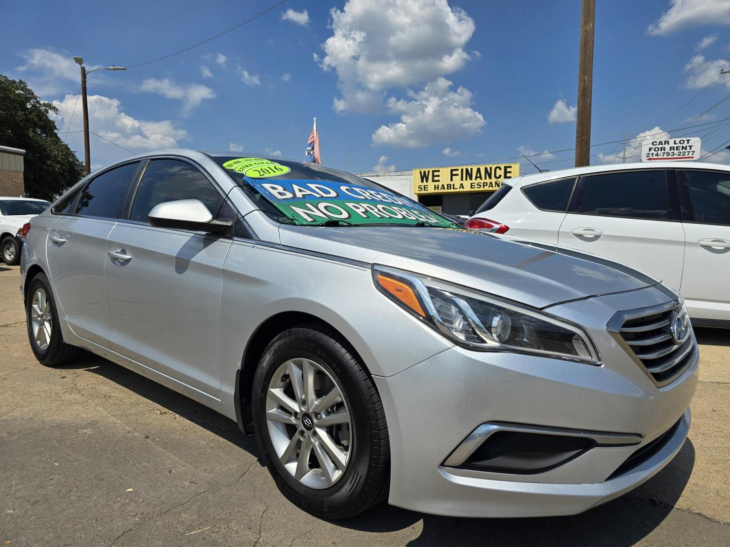 2016 SILVER Hyundai Sonata SE (5NPE24AF8GH) with an 2.4L L4 DOHC 16V engine, 7A transmission, located at 2660 S.Garland Avenue, Garland, TX, 75041, (469) 298-3118, 32.885551, -96.655602 - Photo#1