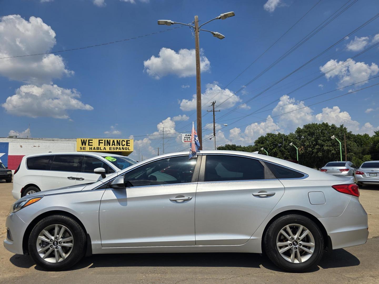 2016 SILVER Hyundai Sonata SE (5NPE24AF8GH) with an 2.4L L4 DOHC 16V engine, 7A transmission, located at 2660 S.Garland Avenue, Garland, TX, 75041, (469) 298-3118, 32.885551, -96.655602 - Photo#6