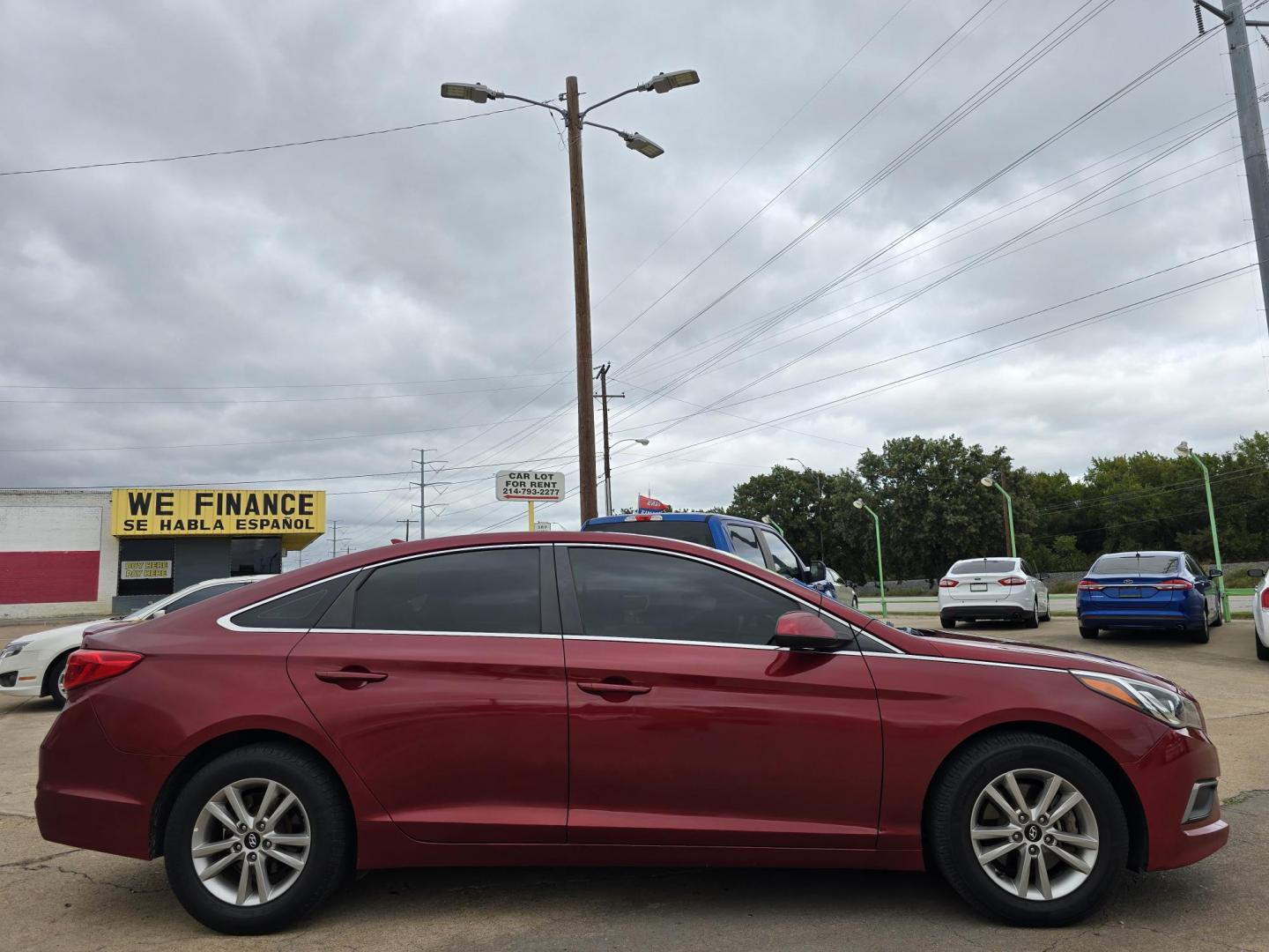 2016 RED Hyundai Sonata SE (5NPE24AF4GH) with an 2.4L L4 DOHC 16V engine, 7A transmission, located at 2660 S.Garland Avenue, Garland, TX, 75041, (469) 298-3118, 32.885551, -96.655602 - BRAND NEW MOTOR FROM KIA WITH 3YR POWERTRAIN WARRANTY AS LONG AS OIL CHANGES ARE DOCUMENTED. - Photo#2