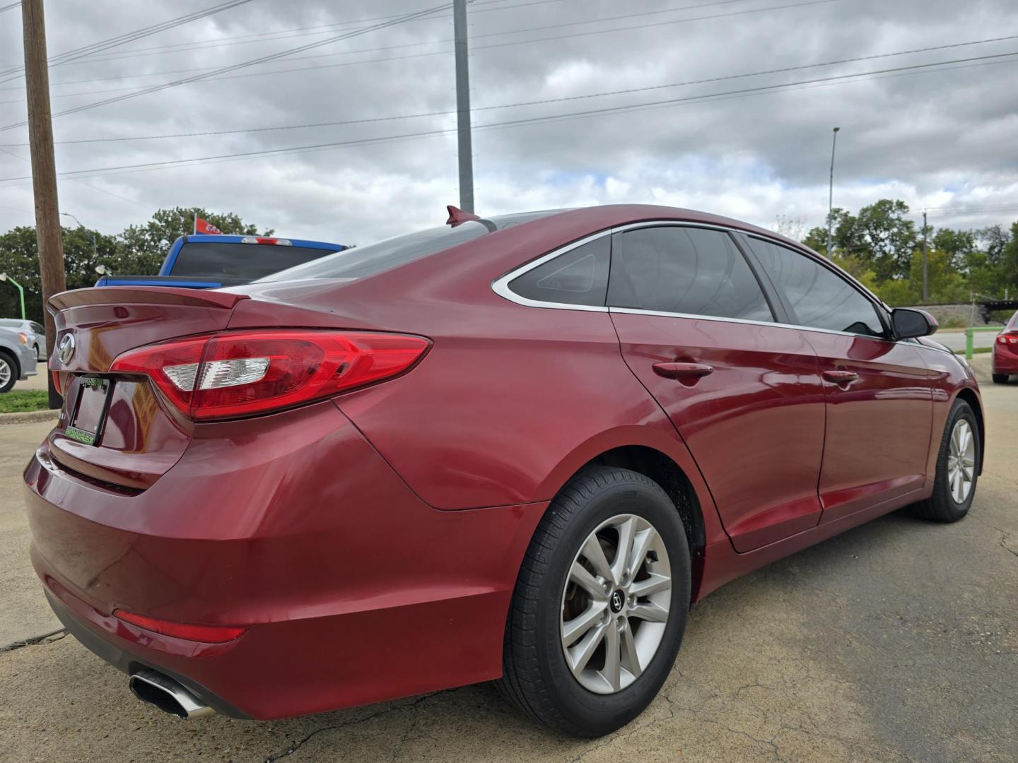 2016 RED Hyundai Sonata SE (5NPE24AF4GH) with an 2.4L L4 DOHC 16V engine, 7A transmission, located at 2660 S.Garland Avenue, Garland, TX, 75041, (469) 298-3118, 32.885551, -96.655602 - BRAND NEW MOTOR FROM KIA WITH 3YR POWERTRAIN WARRANTY AS LONG AS OIL CHANGES ARE DOCUMENTED. - Photo#3