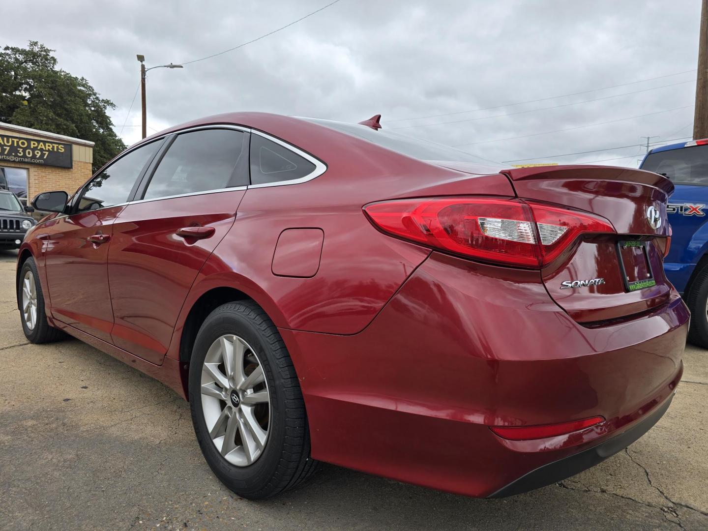 2016 RED Hyundai Sonata SE (5NPE24AF4GH) with an 2.4L L4 DOHC 16V engine, 7A transmission, located at 2660 S.Garland Avenue, Garland, TX, 75041, (469) 298-3118, 32.885551, -96.655602 - BRAND NEW MOTOR FROM KIA WITH 3YR POWERTRAIN WARRANTY AS LONG AS OIL CHANGES ARE DOCUMENTED. - Photo#5