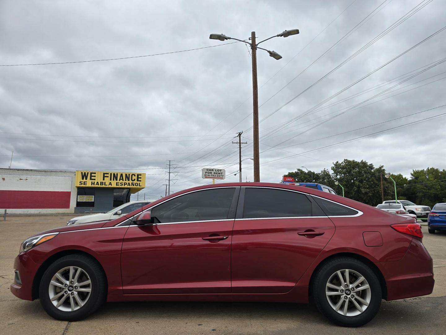 2016 RED Hyundai Sonata SE (5NPE24AF4GH) with an 2.4L L4 DOHC 16V engine, 7A transmission, located at 2660 S.Garland Avenue, Garland, TX, 75041, (469) 298-3118, 32.885551, -96.655602 - BRAND NEW MOTOR FROM KIA WITH 3YR POWERTRAIN WARRANTY AS LONG AS OIL CHANGES ARE DOCUMENTED. - Photo#6