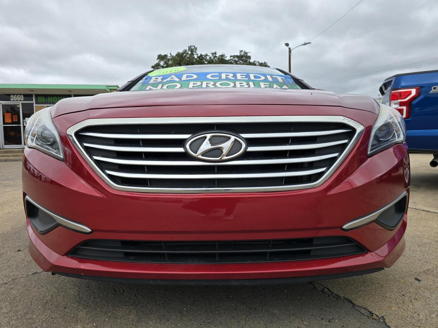 2016 RED Hyundai Sonata SE (5NPE24AF4GH) with an 2.4L L4 DOHC 16V engine, 7A transmission, located at 2660 S.Garland Avenue, Garland, TX, 75041, (469) 298-3118, 32.885551, -96.655602 - BRAND NEW MOTOR FROM KIA WITH 3YR POWERTRAIN WARRANTY AS LONG AS OIL CHANGES ARE DOCUMENTED. - Photo#9