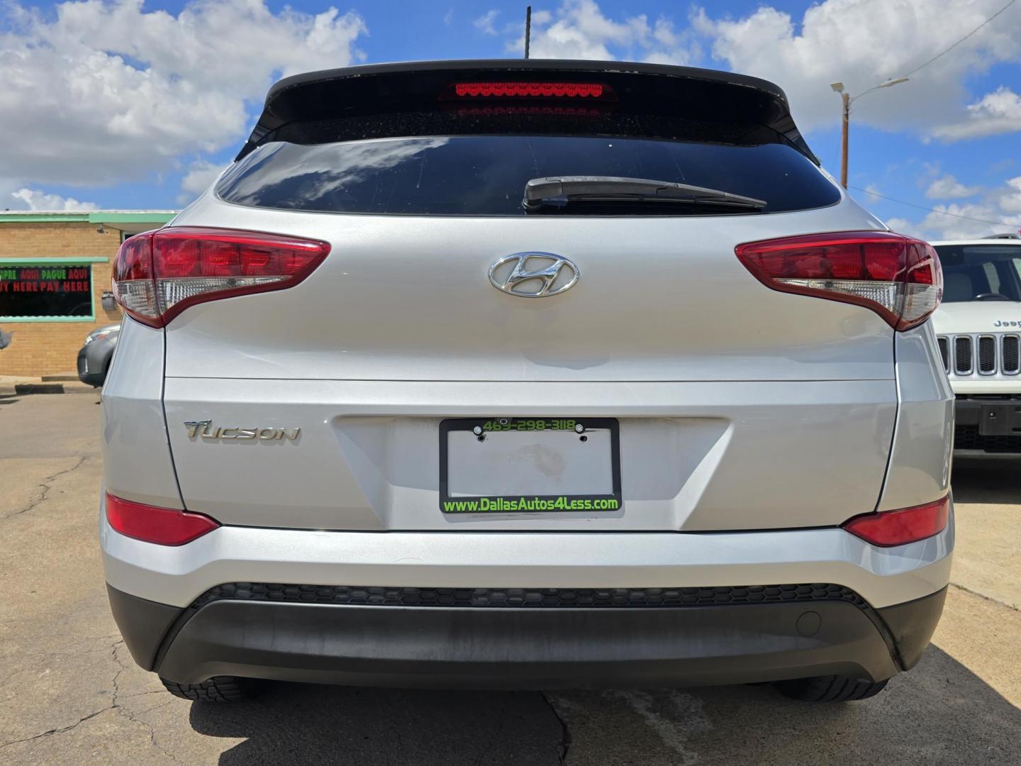 2016 Hyundai Tucson SE (KM8J23A45GU) with an 2.0L L4 DOHC 16V engine, 6A transmission, located at 2660 S.Garland Avenue, Garland, TX, 75041, (469) 298-3118, 32.885551, -96.655602 - Photo#4