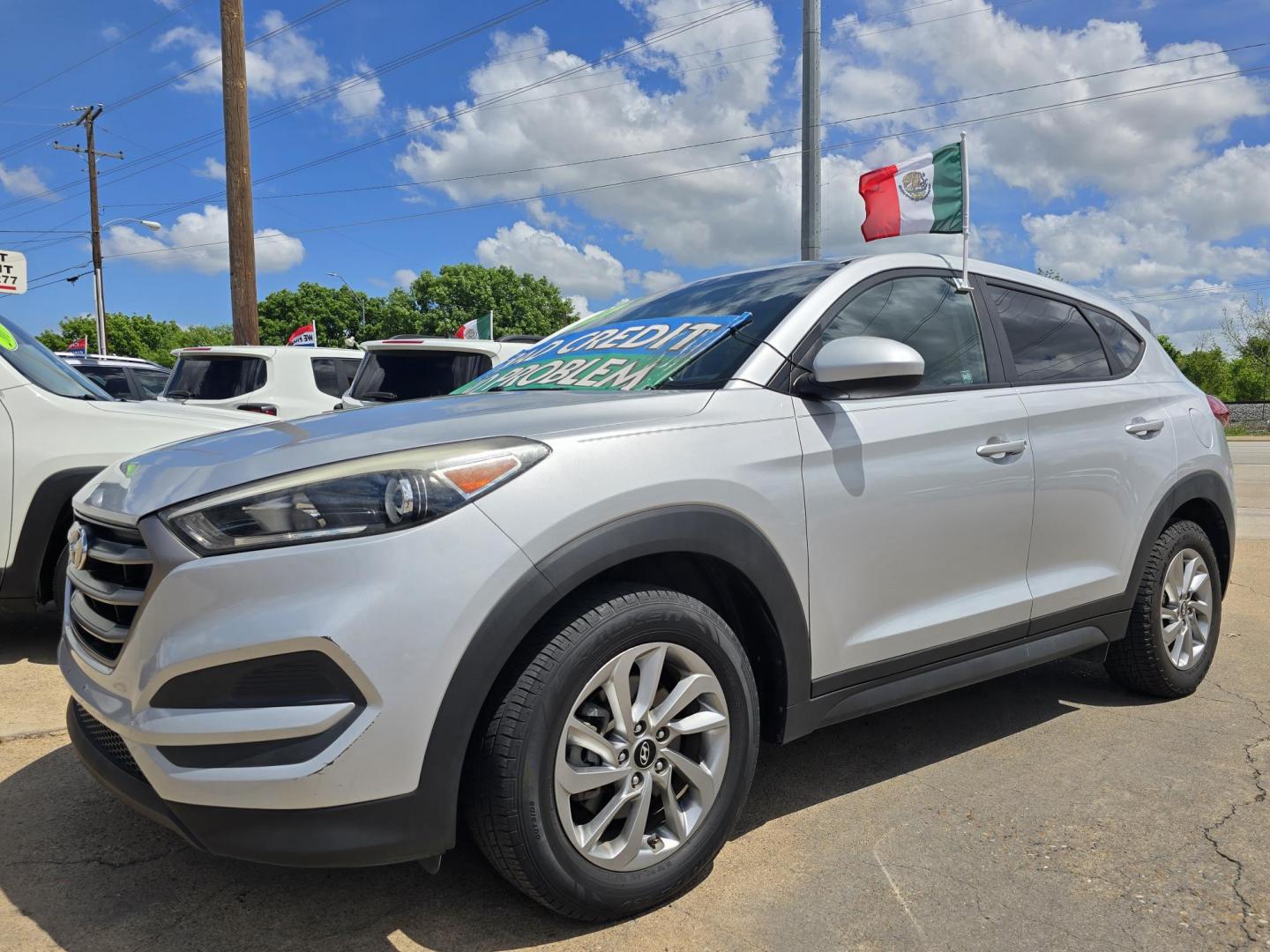 2016 Hyundai Tucson SE (KM8J23A45GU) with an 2.0L L4 DOHC 16V engine, 6A transmission, located at 2660 S.Garland Avenue, Garland, TX, 75041, (469) 298-3118, 32.885551, -96.655602 - Photo#7