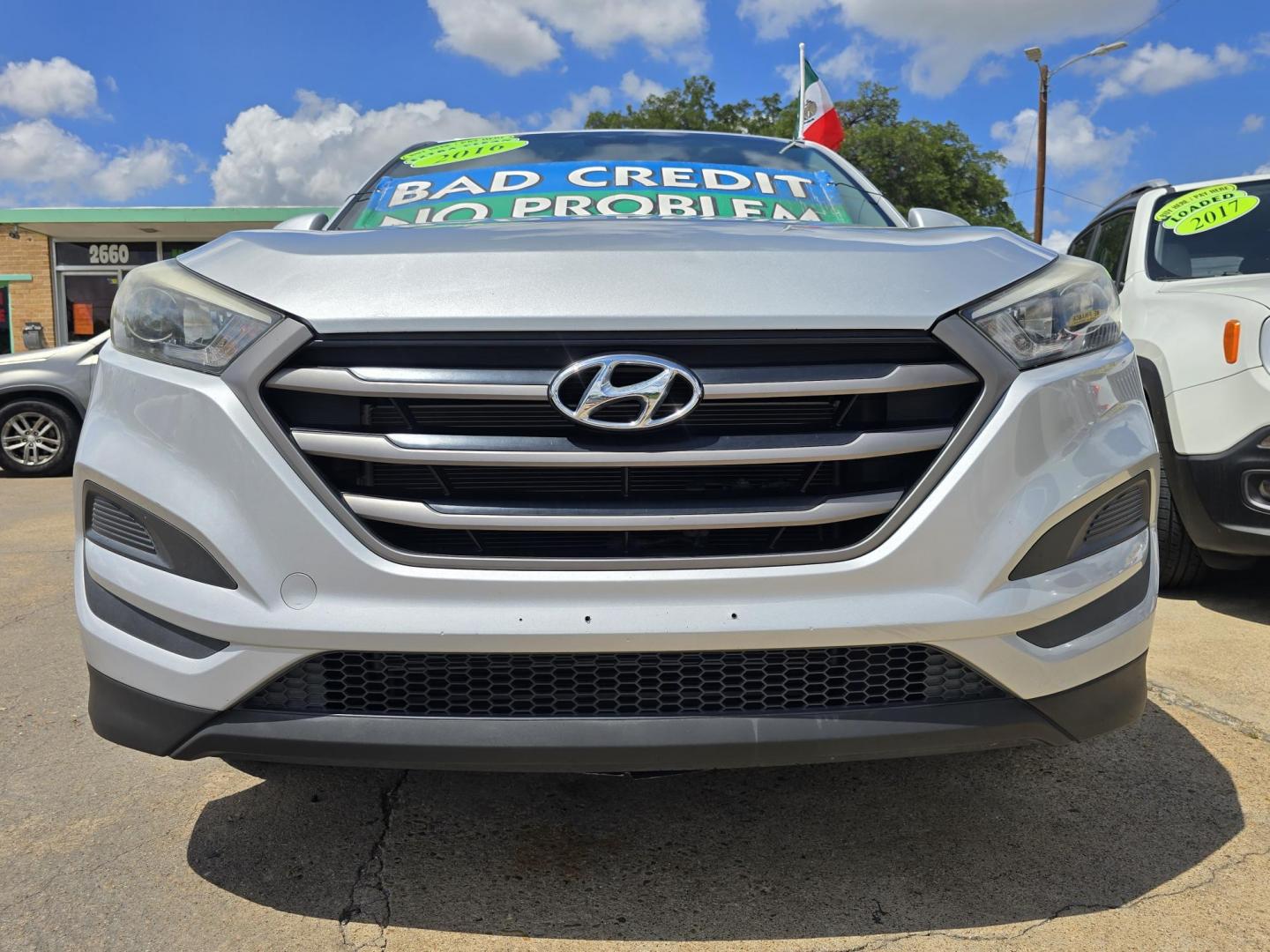 2016 Hyundai Tucson SE (KM8J23A45GU) with an 2.0L L4 DOHC 16V engine, 6A transmission, located at 2660 S.Garland Avenue, Garland, TX, 75041, (469) 298-3118, 32.885551, -96.655602 - Photo#9