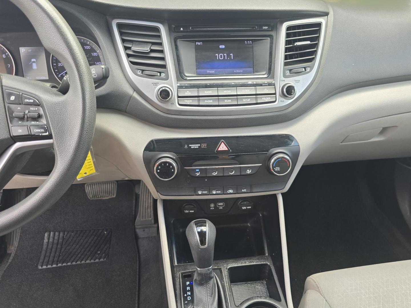 2016 Hyundai Tucson SE (KM8J23A45GU) with an 2.0L L4 DOHC 16V engine, 6A transmission, located at 2660 S.Garland Avenue, Garland, TX, 75041, (469) 298-3118, 32.885551, -96.655602 - Photo#13