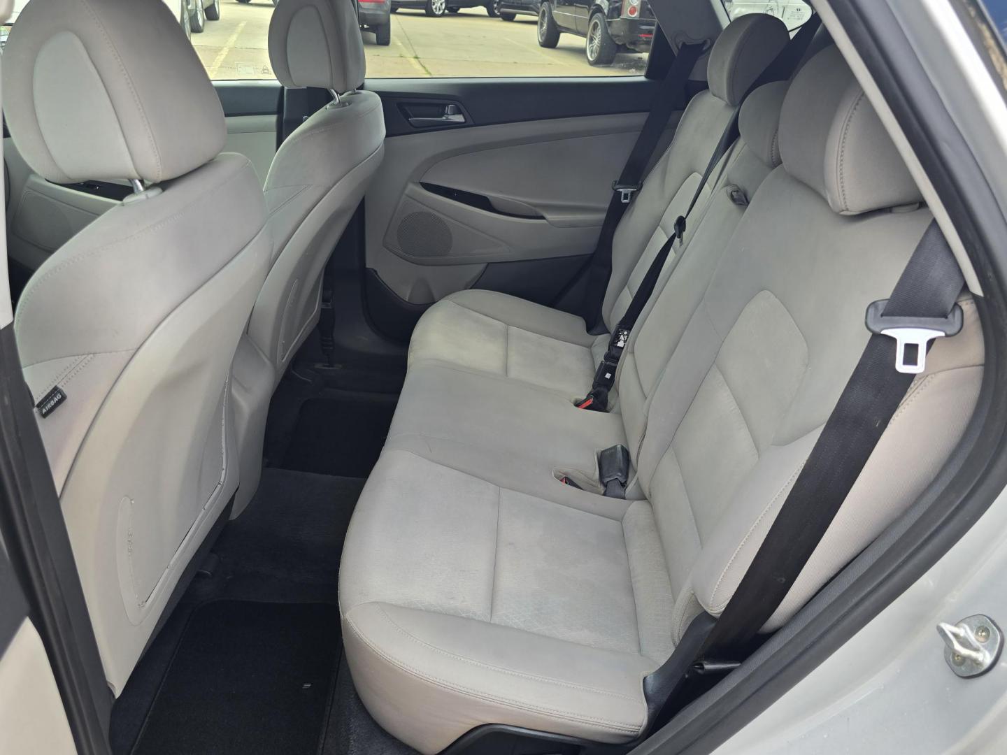 2016 Hyundai Tucson SE (KM8J23A45GU) with an 2.0L L4 DOHC 16V engine, 6A transmission, located at 2660 S.Garland Avenue, Garland, TX, 75041, (469) 298-3118, 32.885551, -96.655602 - Photo#15