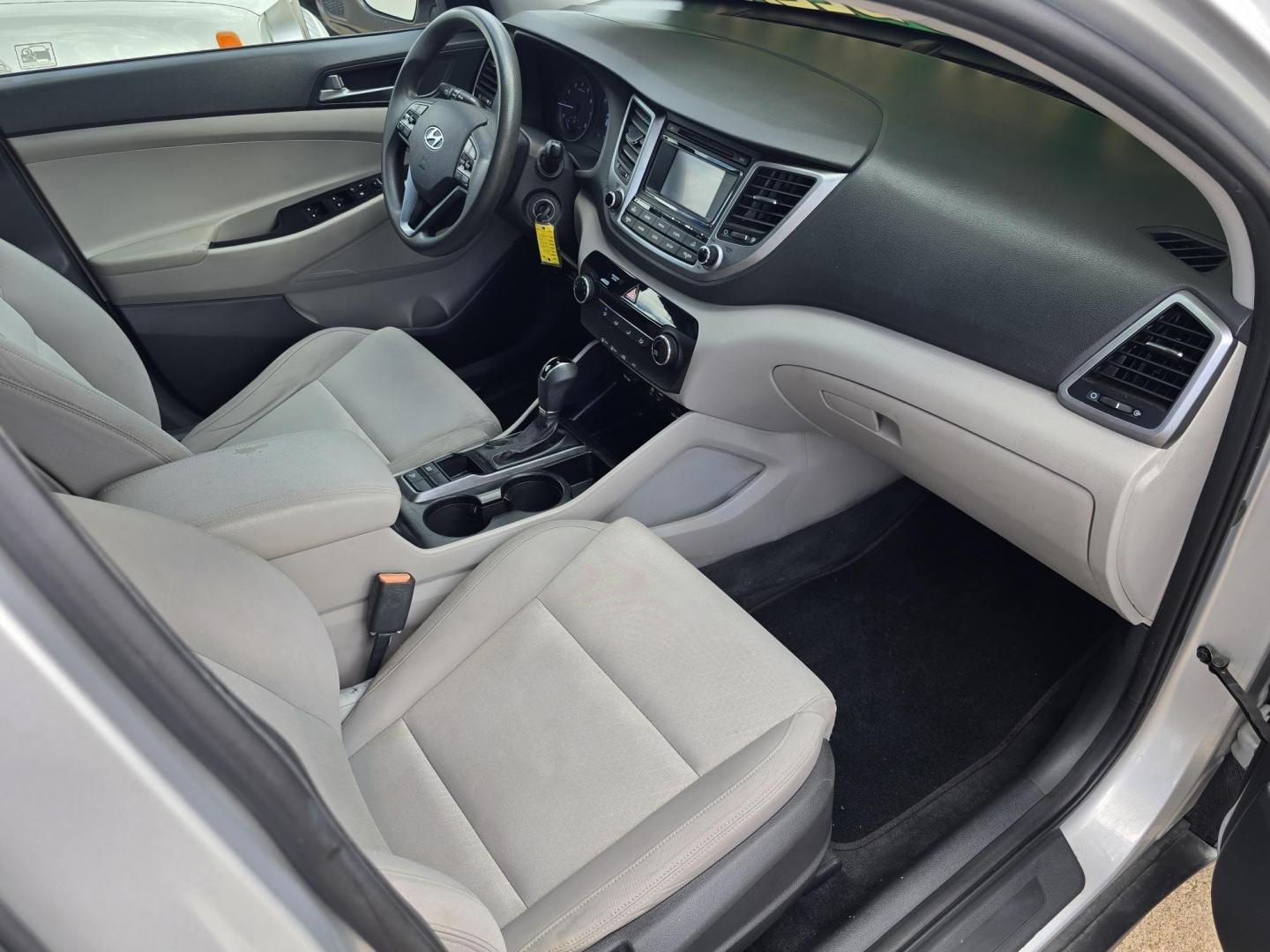 2016 Hyundai Tucson SE (KM8J23A45GU) with an 2.0L L4 DOHC 16V engine, 6A transmission, located at 2660 S.Garland Avenue, Garland, TX, 75041, (469) 298-3118, 32.885551, -96.655602 - Photo#19