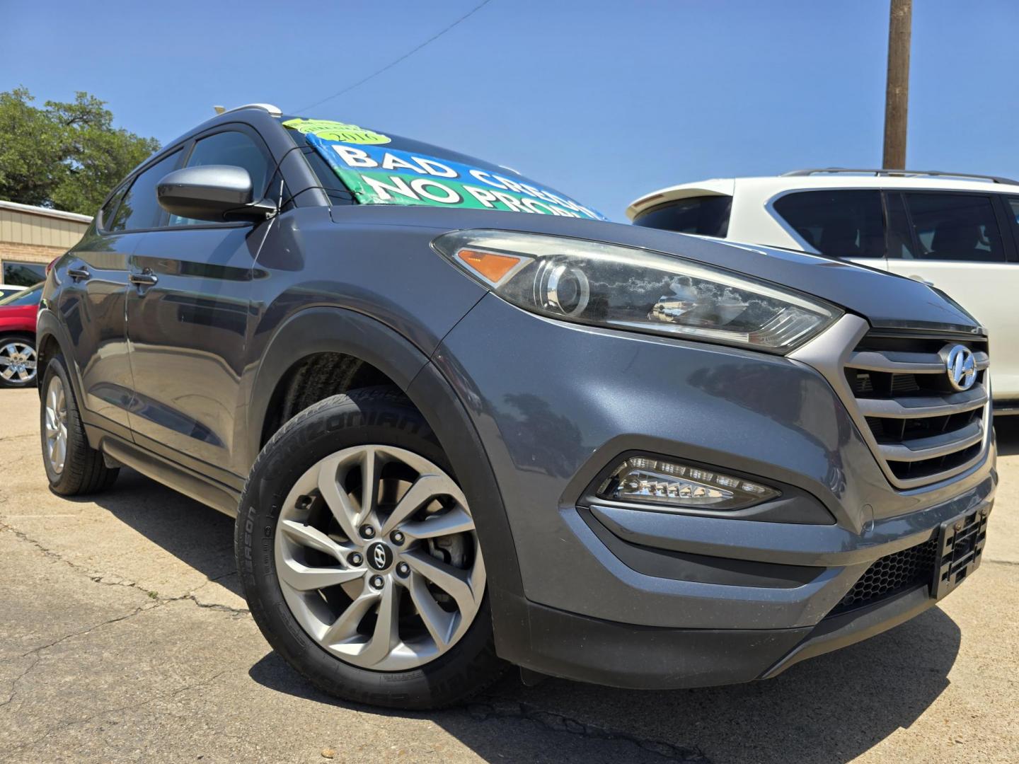 2016 BLUE Hyundai Tucson SE w/Preferred Package (KM8J33A46GU) with an 2.0L L4 DOHC 16V engine, 6A transmission, located at 2660 S.Garland Avenue, Garland, TX, 75041, (469) 298-3118, 32.885551, -96.655602 - BRAND NEW MOTOR INSTALLED AT VANDERGRIFF HYUNDAI WITH WARRANTY. - Photo#0