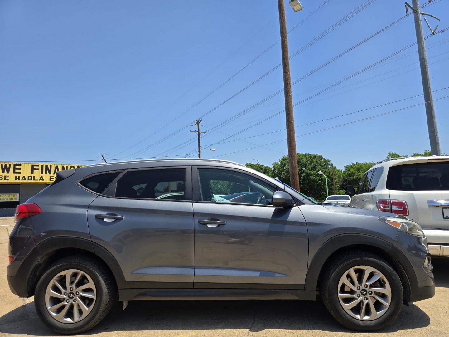 2016 BLUE Hyundai Tucson SE w/Preferred Package (KM8J33A46GU) with an 2.0L L4 DOHC 16V engine, 6A transmission, located at 2660 S.Garland Avenue, Garland, TX, 75041, (469) 298-3118, 32.885551, -96.655602 - BRAND NEW MOTOR INSTALLED AT VANDERGRIFF HYUNDAI WITH WARRANTY. - Photo#2