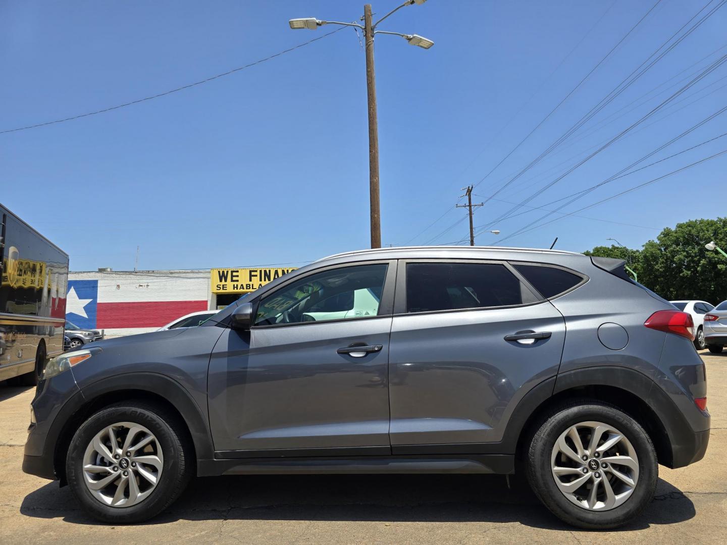 2016 BLUE Hyundai Tucson SE w/Preferred Package (KM8J33A46GU) with an 2.0L L4 DOHC 16V engine, 6A transmission, located at 2660 S.Garland Avenue, Garland, TX, 75041, (469) 298-3118, 32.885551, -96.655602 - BRAND NEW MOTOR INSTALLED AT VANDERGRIFF HYUNDAI WITH WARRANTY. - Photo#6