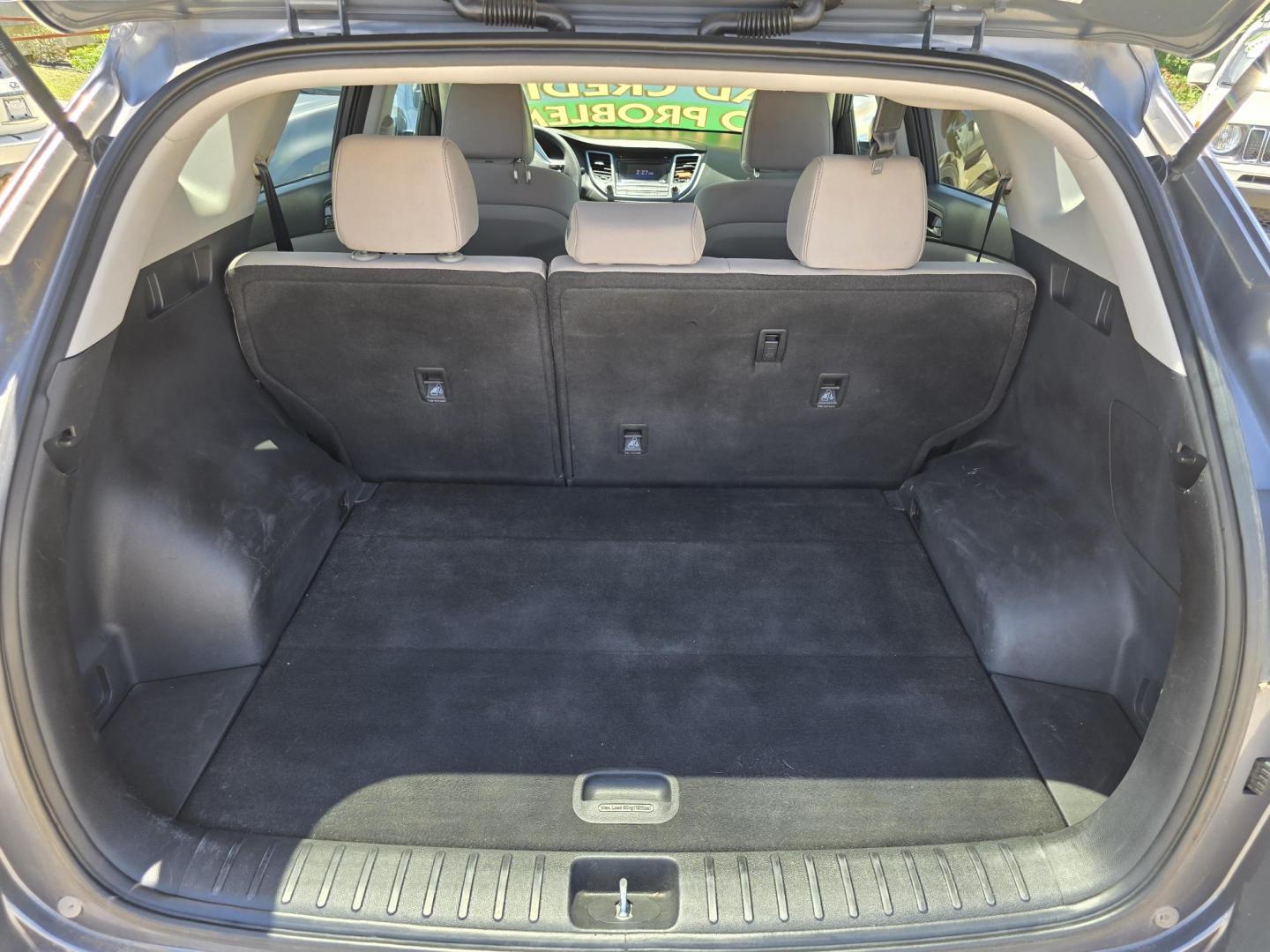 2016 BLUE Hyundai Tucson SE w/Preferred Package (KM8J33A46GU) with an 2.0L L4 DOHC 16V engine, 6A transmission, located at 2660 S.Garland Avenue, Garland, TX, 75041, (469) 298-3118, 32.885551, -96.655602 - BRAND NEW MOTOR INSTALLED AT VANDERGRIFF HYUNDAI WITH WARRANTY. - Photo#16