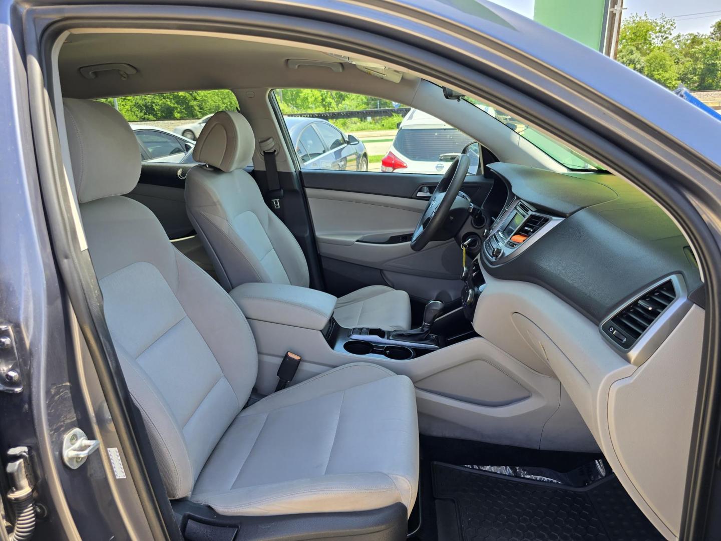 2016 BLUE Hyundai Tucson SE w/Preferred Package (KM8J33A46GU) with an 2.0L L4 DOHC 16V engine, 6A transmission, located at 2660 S.Garland Avenue, Garland, TX, 75041, (469) 298-3118, 32.885551, -96.655602 - BRAND NEW MOTOR INSTALLED AT VANDERGRIFF HYUNDAI WITH WARRANTY. - Photo#18