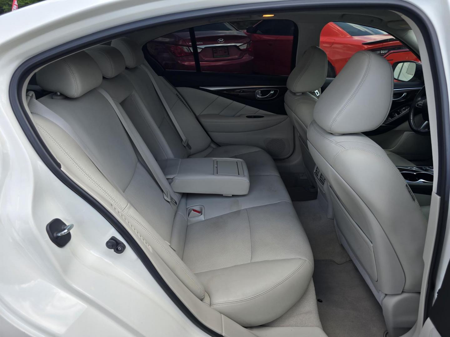 2016 DIAMOND WHITE Infiniti Q50 Hybrid Premium (JN1AV7AP9GM) with an 3.5L V6 DOHC 24V HYBRID engine, 7A transmission, located at 2660 S.Garland Avenue, Garland, TX, 75041, (469) 298-3118, 32.885551, -96.655602 - Photo#20