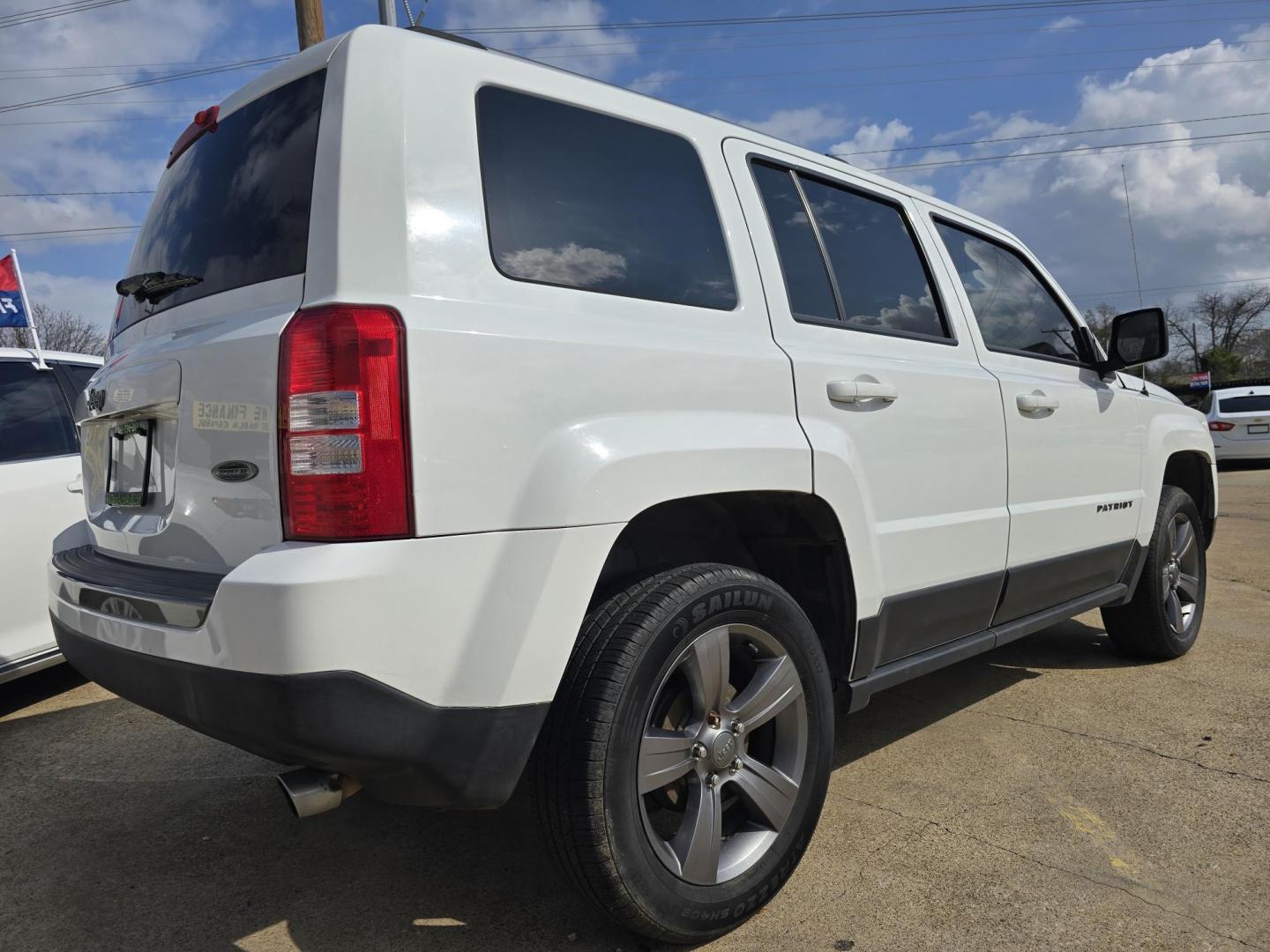 2016 WHITE Jeep Patriot Sport (1C4NJPBA9GD) with an 2.0L L4 DOHC 16V engine, AUTO transmission, located at 2660 S.Garland Avenue, Garland, TX, 75041, (469) 298-3118, 32.885551, -96.655602 - Photo#3