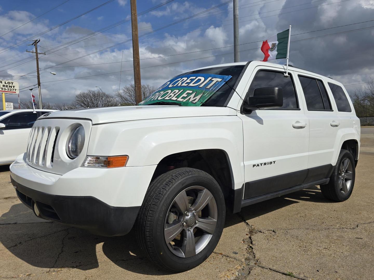 2016 WHITE Jeep Patriot Sport (1C4NJPBA9GD) with an 2.0L L4 DOHC 16V engine, AUTO transmission, located at 2660 S.Garland Avenue, Garland, TX, 75041, (469) 298-3118, 32.885551, -96.655602 - Photo#7