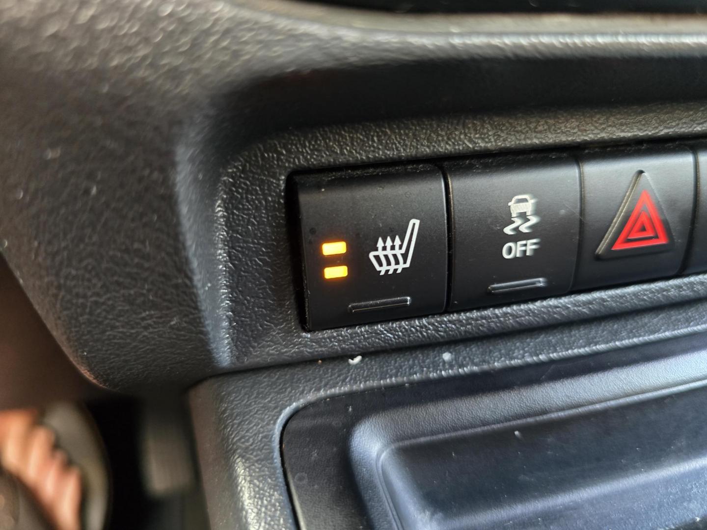 2016 WHITE Jeep Patriot Sport (1C4NJPBA9GD) with an 2.0L L4 DOHC 16V engine, AUTO transmission, located at 2660 S.Garland Avenue, Garland, TX, 75041, (469) 298-3118, 32.885551, -96.655602 - Photo#14