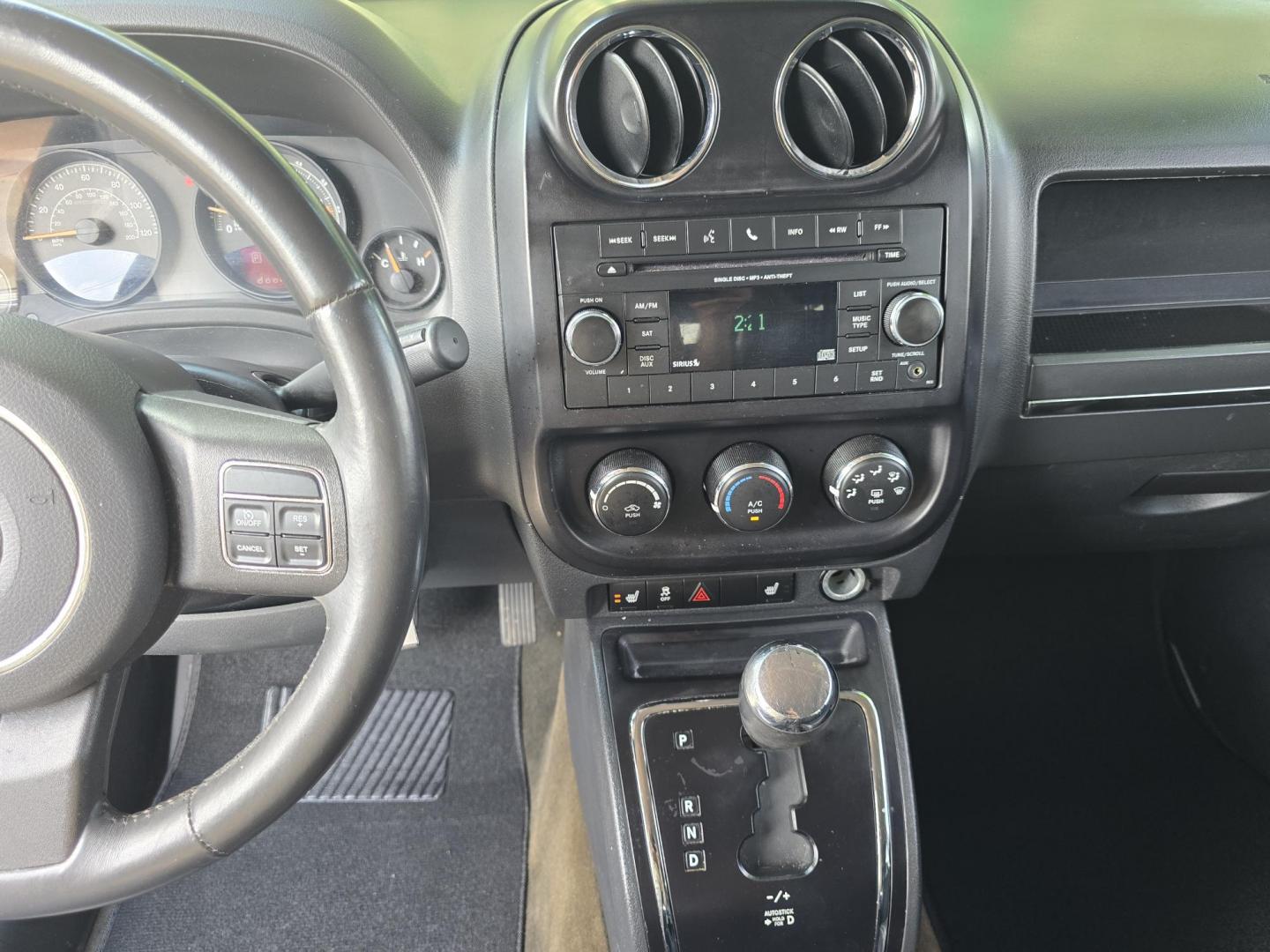 2016 WHITE Jeep Patriot Sport (1C4NJPBA9GD) with an 2.0L L4 DOHC 16V engine, AUTO transmission, located at 2660 S.Garland Avenue, Garland, TX, 75041, (469) 298-3118, 32.885551, -96.655602 - Photo#13