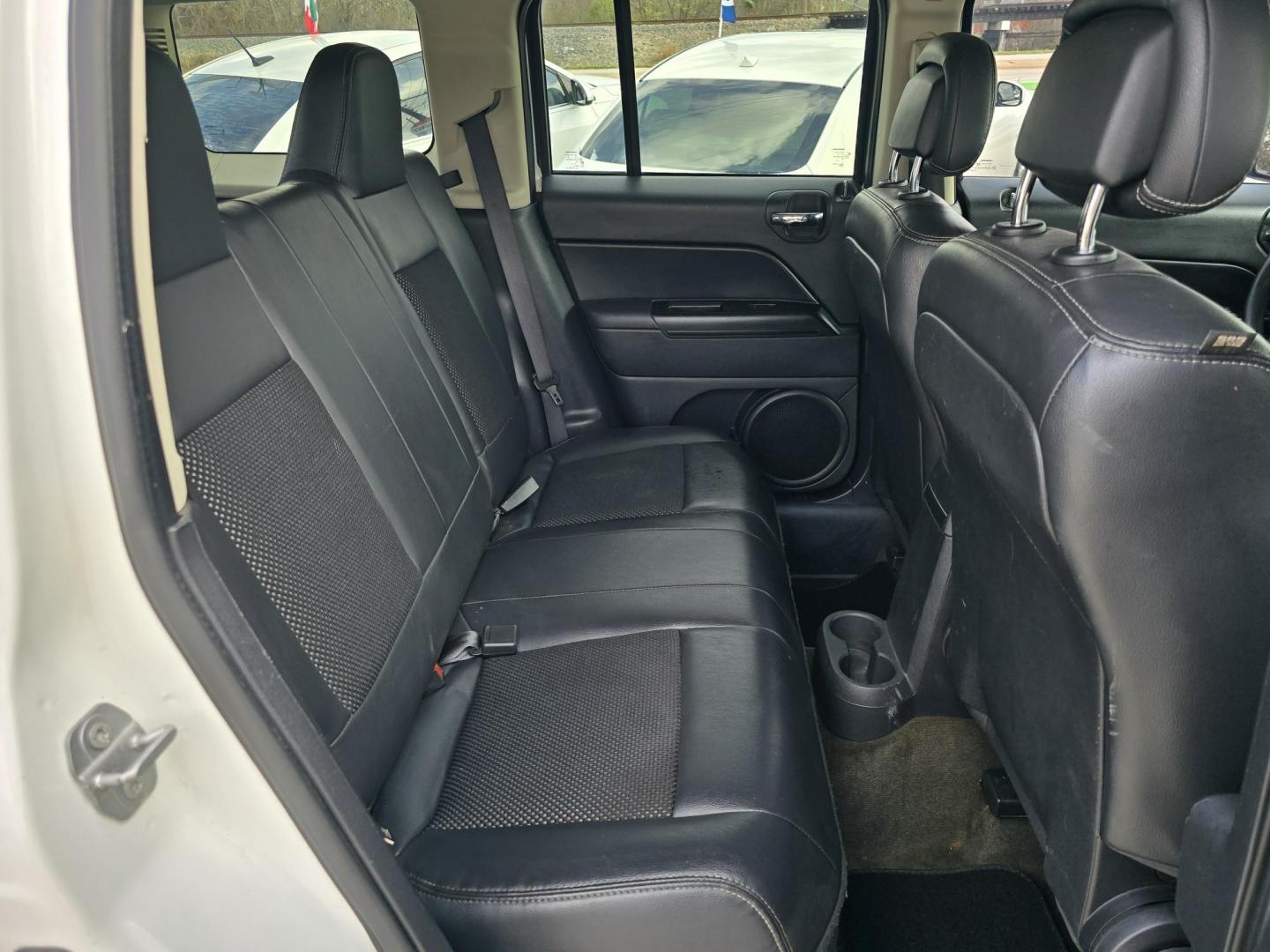 2016 WHITE Jeep Patriot Sport (1C4NJPBA9GD) with an 2.0L L4 DOHC 16V engine, AUTO transmission, located at 2660 S.Garland Avenue, Garland, TX, 75041, (469) 298-3118, 32.885551, -96.655602 - Photo#17