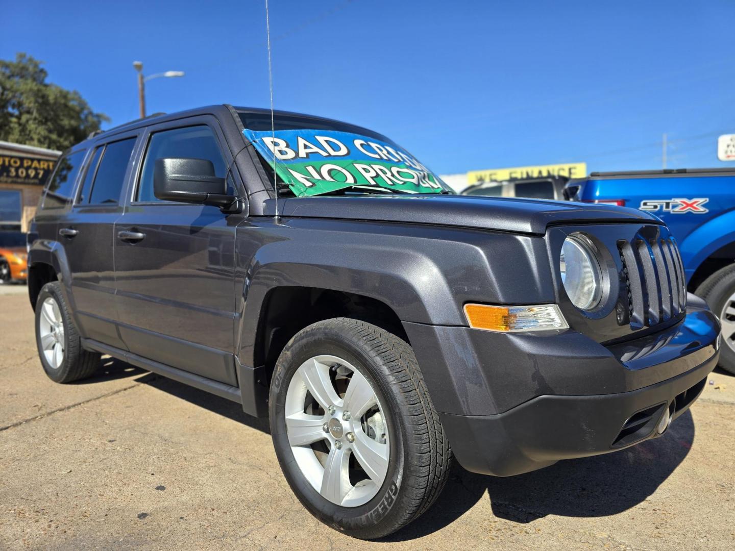 2016 GRAY Jeep Patriot Latitude (1C4NJPFB6GD) with an 2.4L L4 DOHC 16V engine, AUTO transmission, located at 2660 S.Garland Avenue, Garland, TX, 75041, (469) 298-3118, 32.885551, -96.655602 - Photo#1