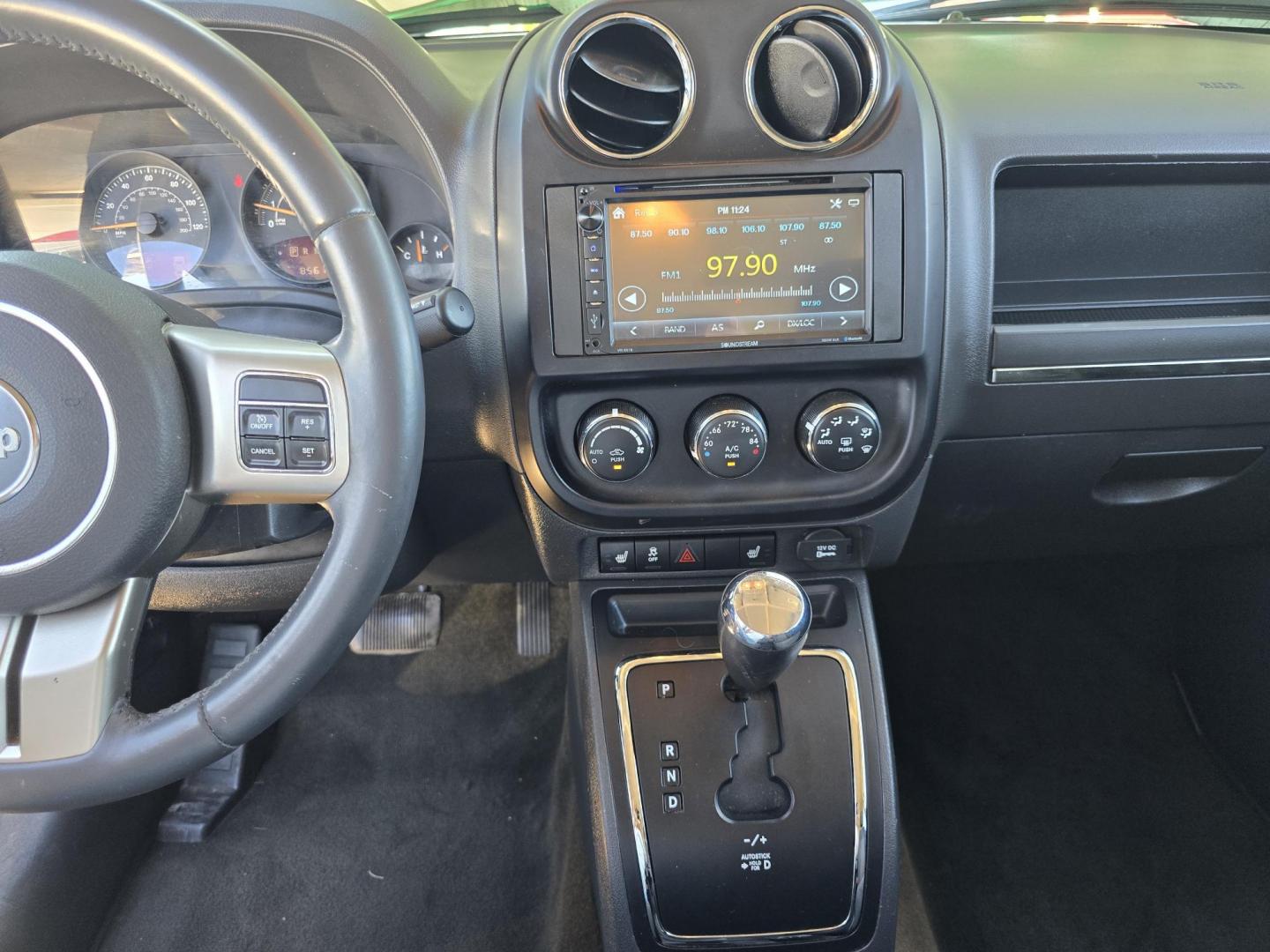 2016 GRAY Jeep Patriot Latitude (1C4NJPFB6GD) with an 2.4L L4 DOHC 16V engine, AUTO transmission, located at 2660 S.Garland Avenue, Garland, TX, 75041, (469) 298-3118, 32.885551, -96.655602 - Photo#12