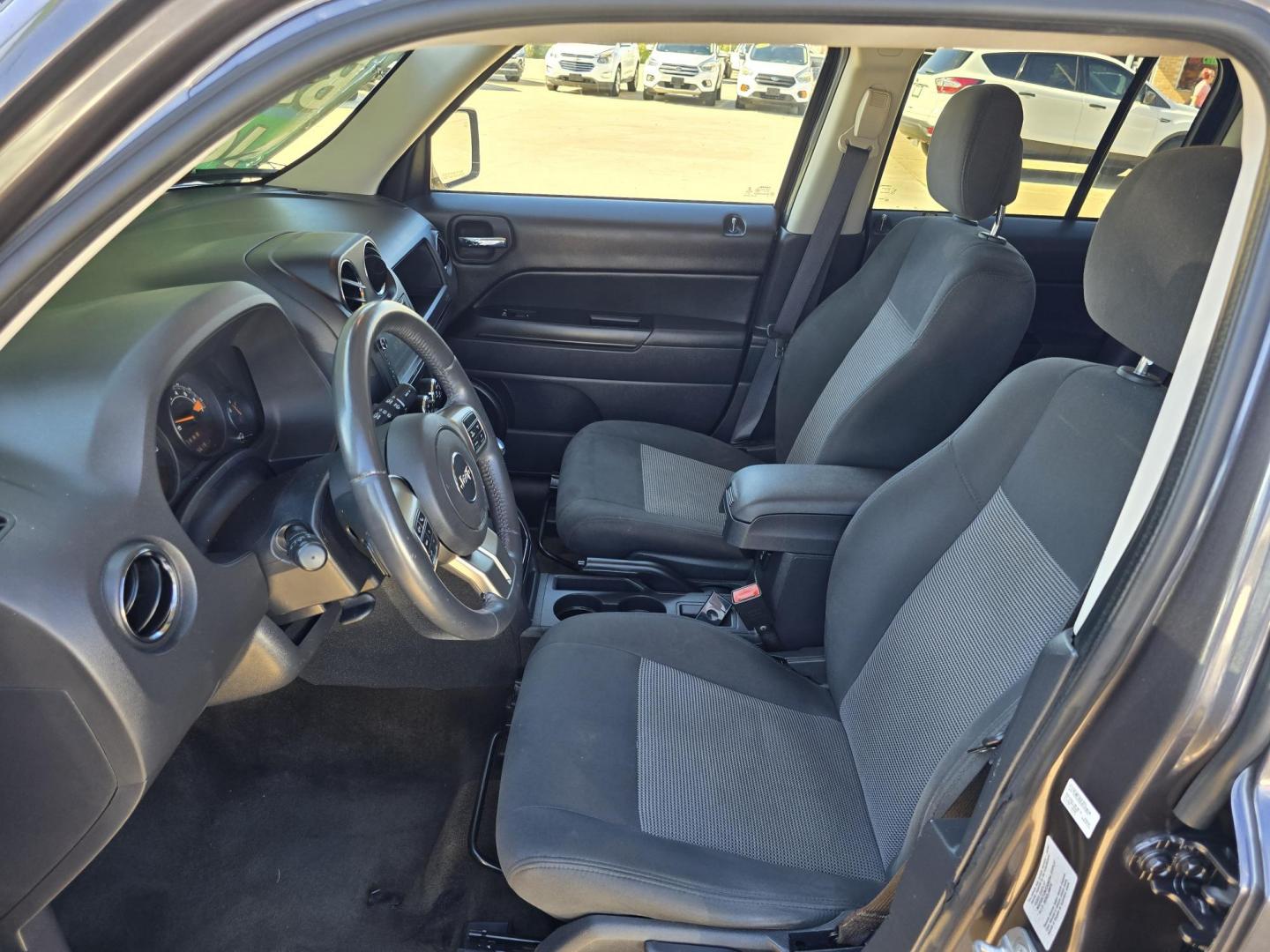 2016 GRAY Jeep Patriot Latitude (1C4NJPFB6GD) with an 2.4L L4 DOHC 16V engine, AUTO transmission, located at 2660 S.Garland Avenue, Garland, TX, 75041, (469) 298-3118, 32.885551, -96.655602 - Photo#10