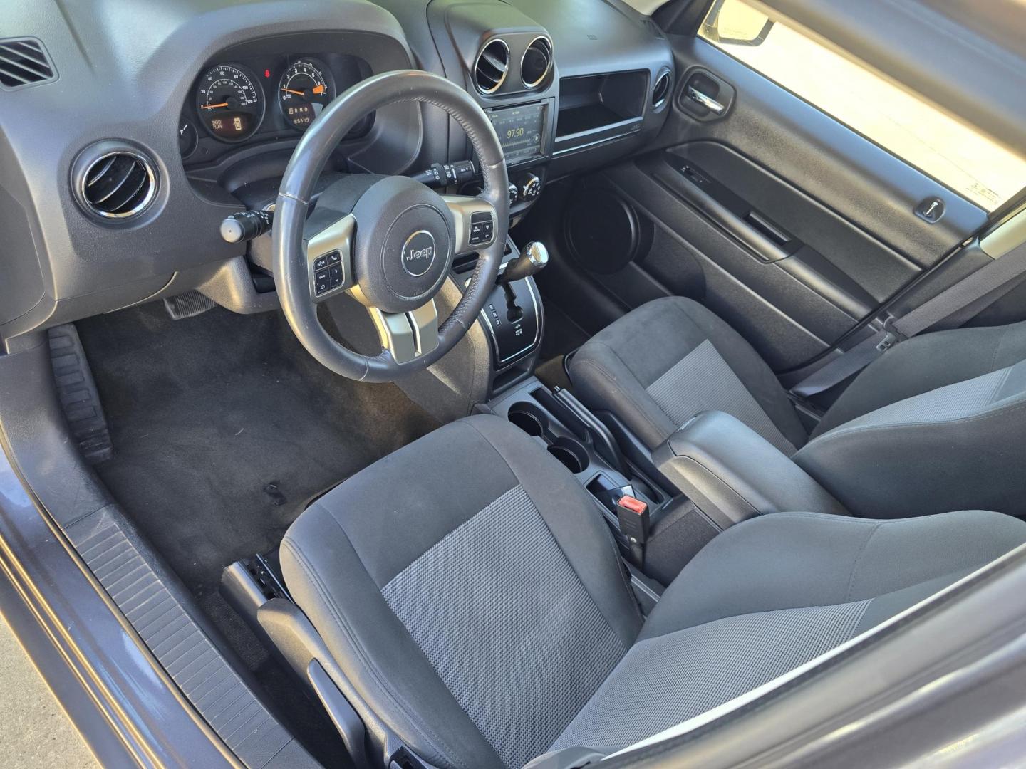 2016 GRAY Jeep Patriot Latitude (1C4NJPFB6GD) with an 2.4L L4 DOHC 16V engine, AUTO transmission, located at 2660 S.Garland Avenue, Garland, TX, 75041, (469) 298-3118, 32.885551, -96.655602 - Photo#9