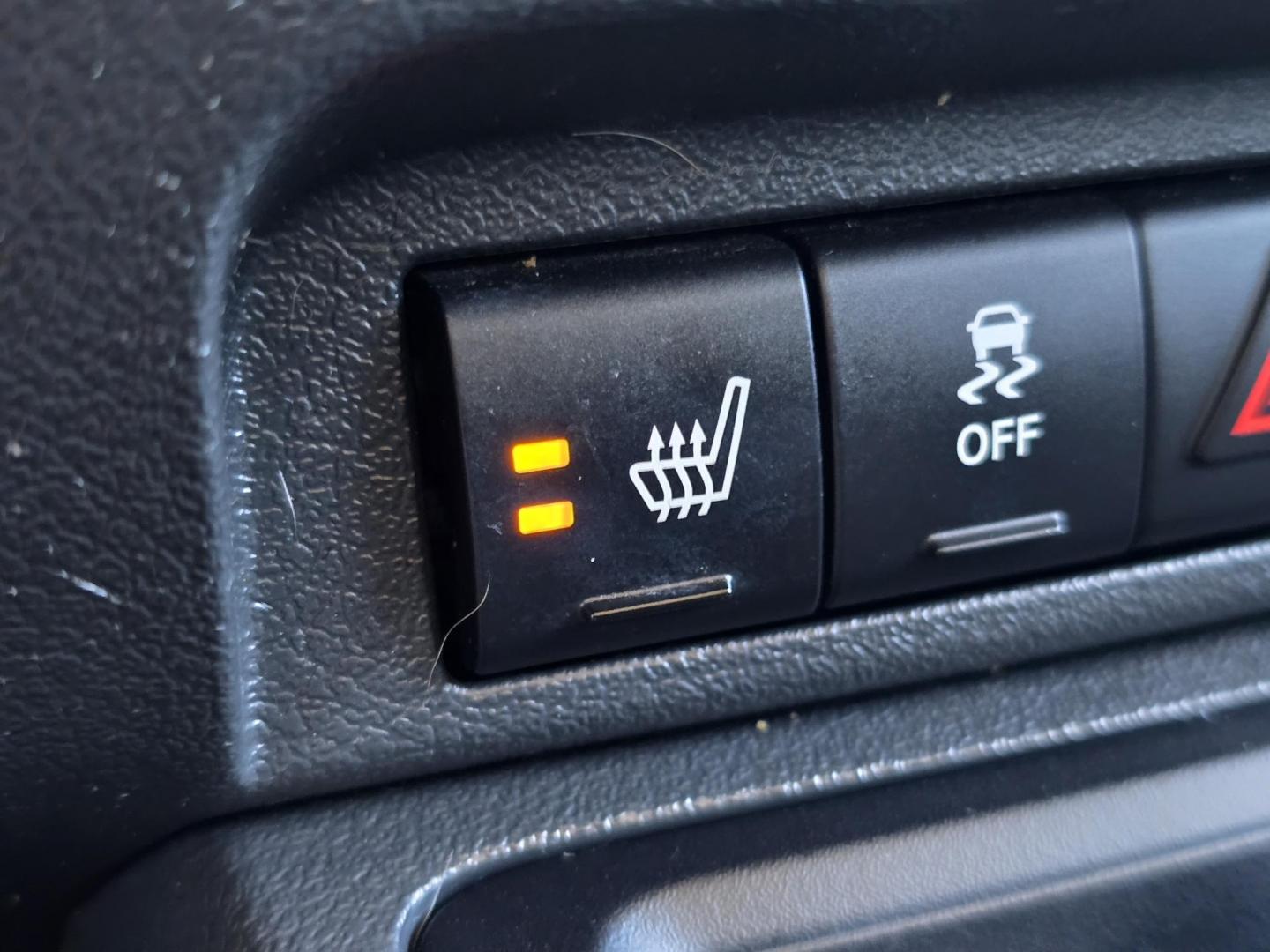 2016 GRAY Jeep Patriot Latitude (1C4NJPFB6GD) with an 2.4L L4 DOHC 16V engine, AUTO transmission, located at 2660 S.Garland Avenue, Garland, TX, 75041, (469) 298-3118, 32.885551, -96.655602 - Photo#13