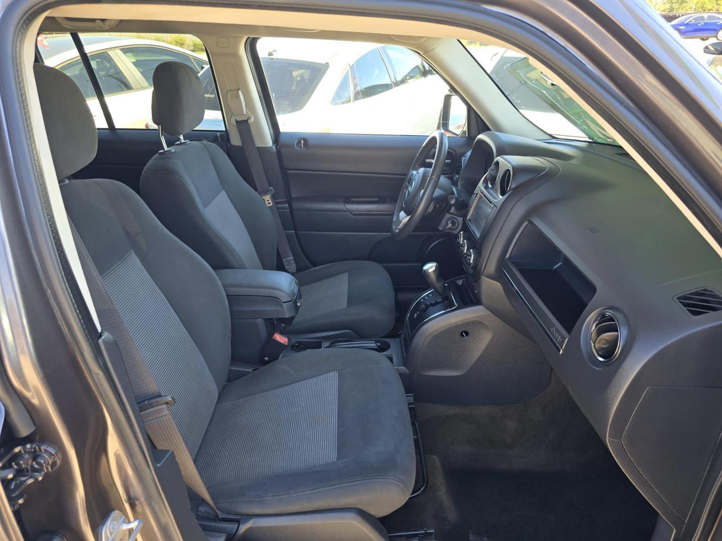 2016 GRAY Jeep Patriot Latitude (1C4NJPFB6GD) with an 2.4L L4 DOHC 16V engine, AUTO transmission, located at 2660 S.Garland Avenue, Garland, TX, 75041, (469) 298-3118, 32.885551, -96.655602 - Photo#17