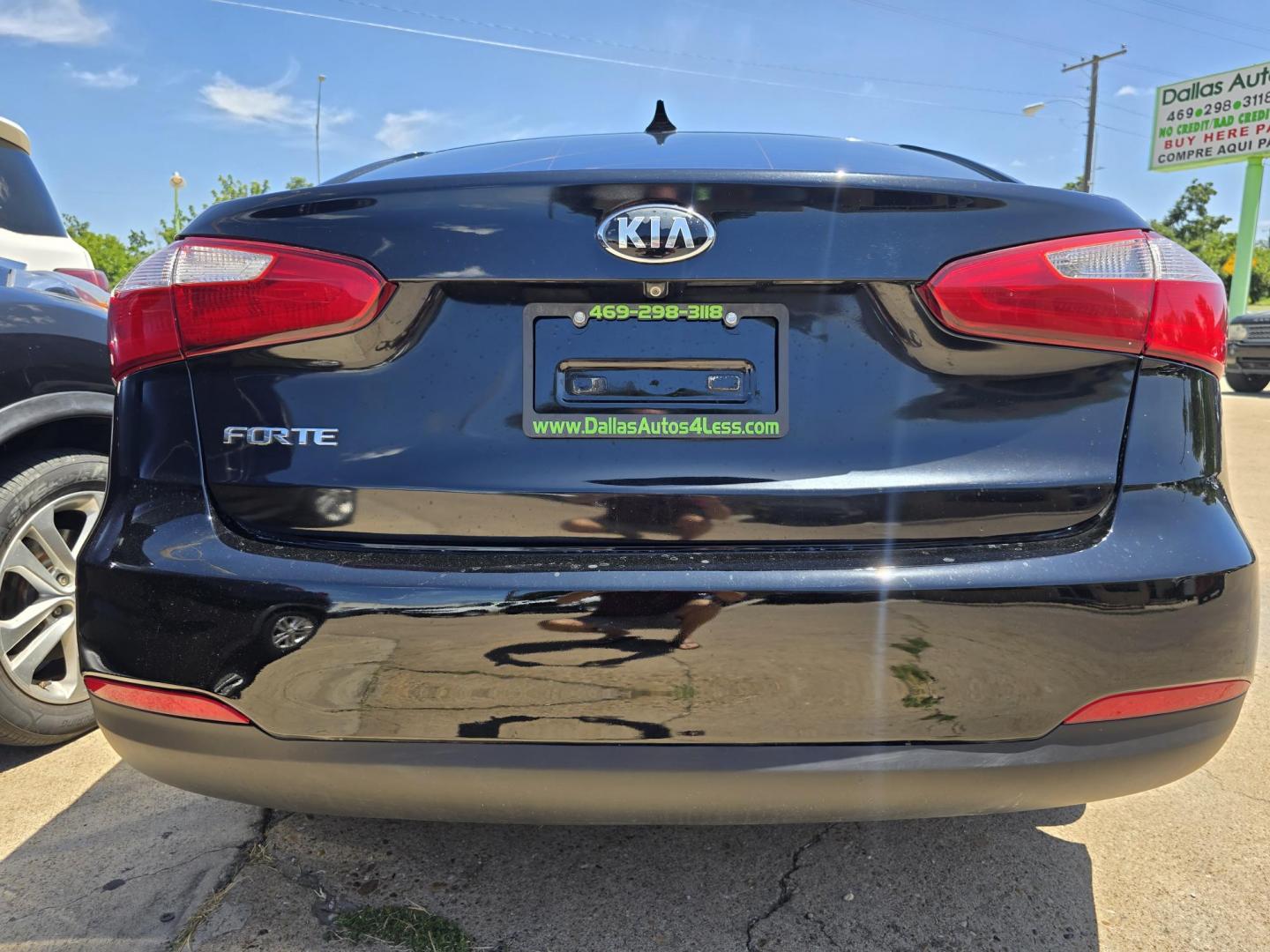 2016 BLACK /GRAY KIA FORTE LX LX (KNAFX4A60G5) , AUTO transmission, located at 2660 S.Garland Avenue, Garland, TX, 75041, (469) 298-3118, 32.885551, -96.655602 - Welcome to DallasAutos4Less, one of the Premier BUY HERE PAY HERE Dealers in the North Dallas Area. We specialize in financing to people with NO CREDIT or BAD CREDIT. We need proof of income, proof of residence, and a ID. Come buy your new car from us today!! This is a Very clean 2016 KIA FORTE L - Photo#4
