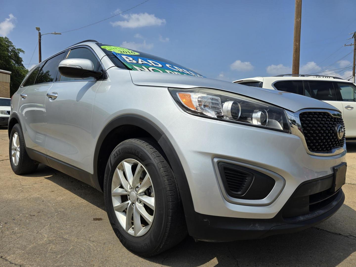 2016 SILVER Kia Sorento LX (5XYPG4A34GG) with an 2.4L L4 DOHC 16V engine, 6-Speed Automatic transmission, located at 2660 S.Garland Avenue, Garland, TX, 75041, (469) 298-3118, 32.885551, -96.655602 - Photo#1