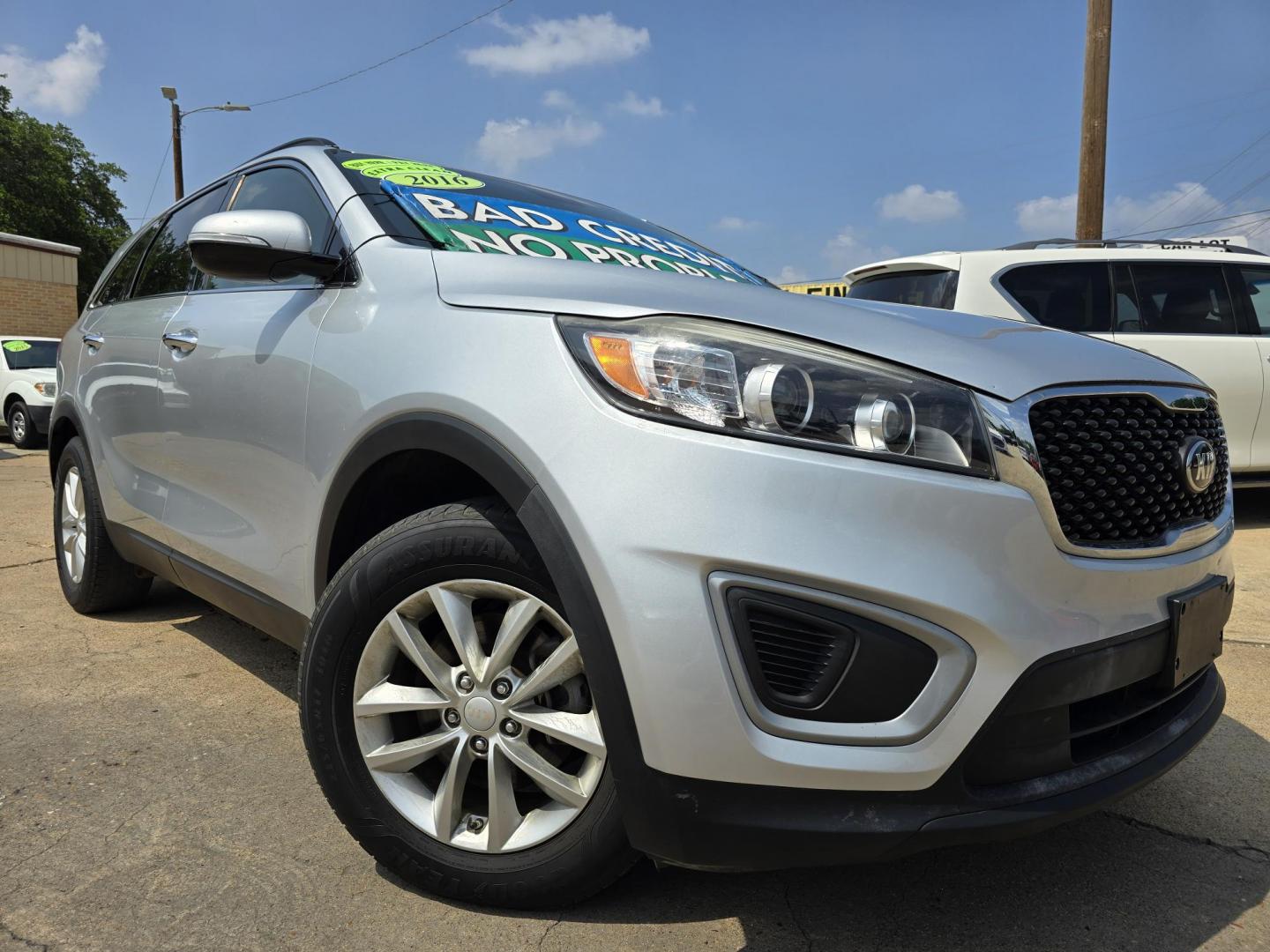2016 SILVER Kia Sorento LX (5XYPG4A34GG) with an 2.4L L4 DOHC 16V engine, 6-Speed Automatic transmission, located at 2660 S.Garland Avenue, Garland, TX, 75041, (469) 298-3118, 32.885551, -96.655602 - Photo#0
