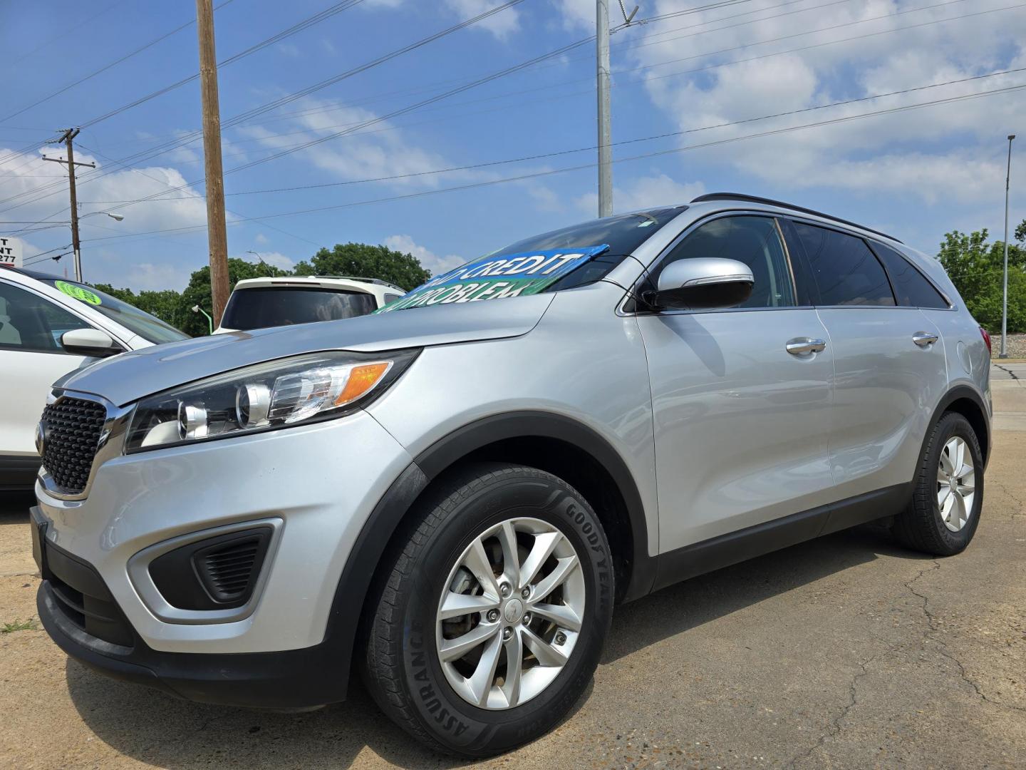2016 SILVER Kia Sorento LX (5XYPG4A34GG) with an 2.4L L4 DOHC 16V engine, 6-Speed Automatic transmission, located at 2660 S.Garland Avenue, Garland, TX, 75041, (469) 298-3118, 32.885551, -96.655602 - Photo#7