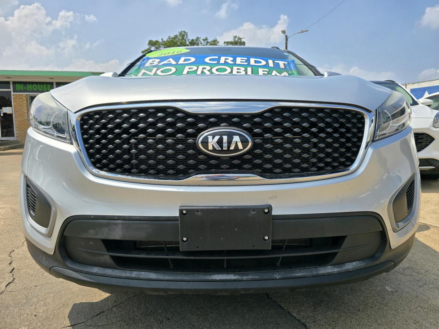 2016 SILVER Kia Sorento LX (5XYPG4A34GG) with an 2.4L L4 DOHC 16V engine, 6-Speed Automatic transmission, located at 2660 S.Garland Avenue, Garland, TX, 75041, (469) 298-3118, 32.885551, -96.655602 - Photo#9