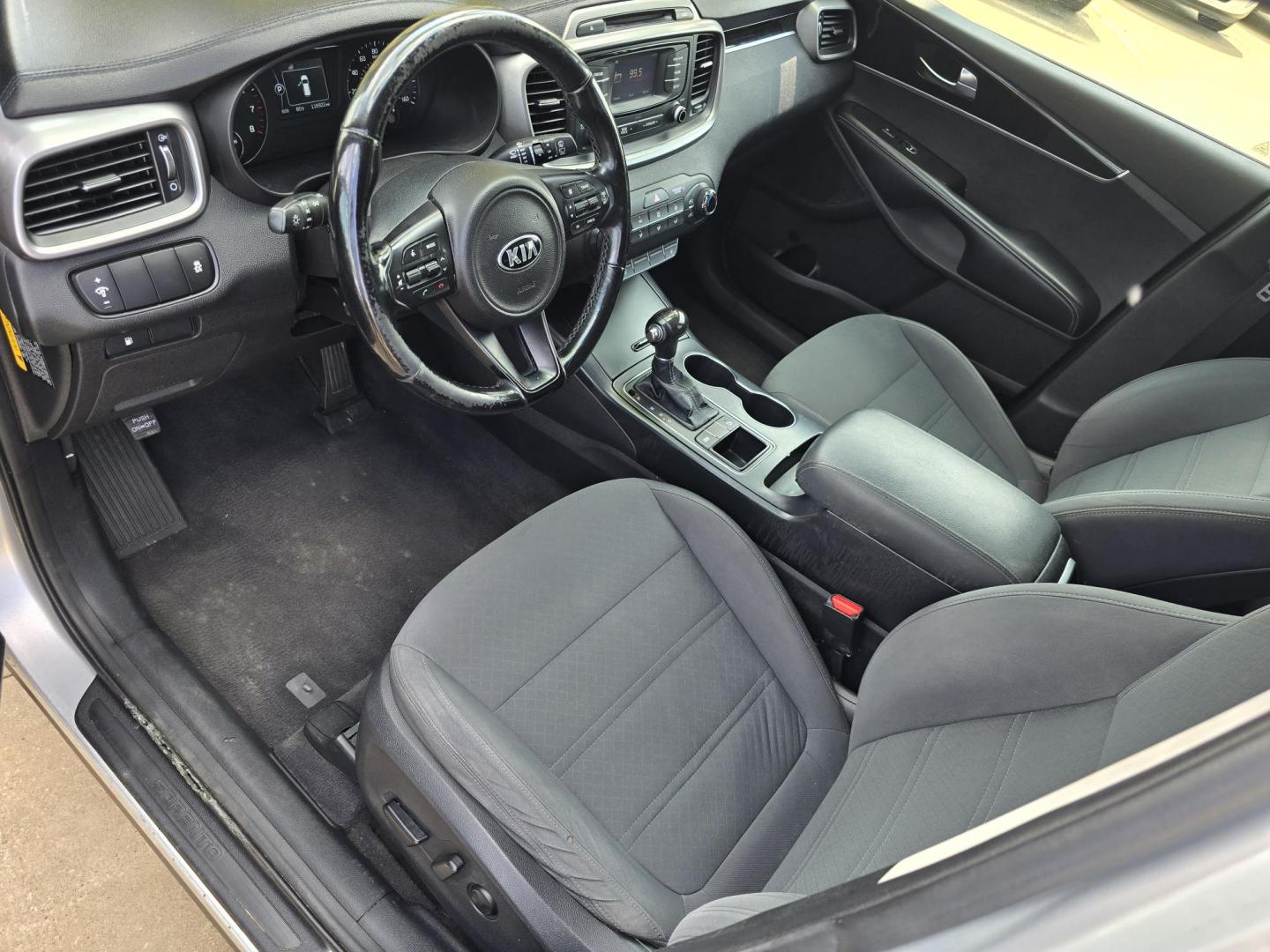 2016 SILVER Kia Sorento LX (5XYPG4A34GG) with an 2.4L L4 DOHC 16V engine, 6-Speed Automatic transmission, located at 2660 S.Garland Avenue, Garland, TX, 75041, (469) 298-3118, 32.885551, -96.655602 - Photo#10