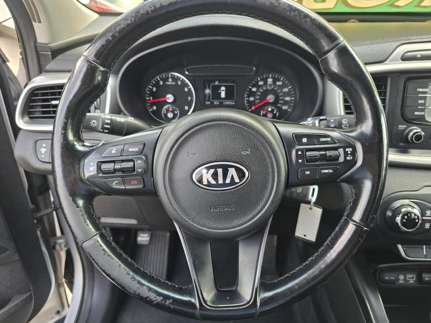 2016 SILVER Kia Sorento LX (5XYPG4A34GG) with an 2.4L L4 DOHC 16V engine, 6-Speed Automatic transmission, located at 2660 S.Garland Avenue, Garland, TX, 75041, (469) 298-3118, 32.885551, -96.655602 - Photo#12