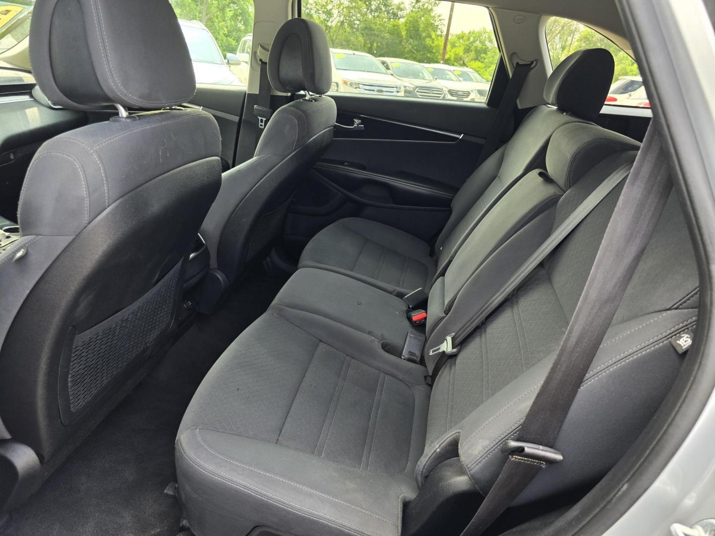2016 SILVER Kia Sorento LX (5XYPG4A34GG) with an 2.4L L4 DOHC 16V engine, 6-Speed Automatic transmission, located at 2660 S.Garland Avenue, Garland, TX, 75041, (469) 298-3118, 32.885551, -96.655602 - Photo#16