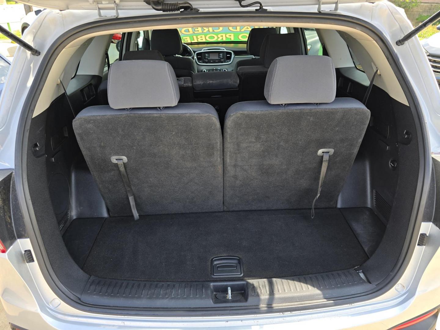 2016 SILVER Kia Sorento LX (5XYPG4A34GG) with an 2.4L L4 DOHC 16V engine, 6-Speed Automatic transmission, located at 2660 S.Garland Avenue, Garland, TX, 75041, (469) 298-3118, 32.885551, -96.655602 - Photo#17