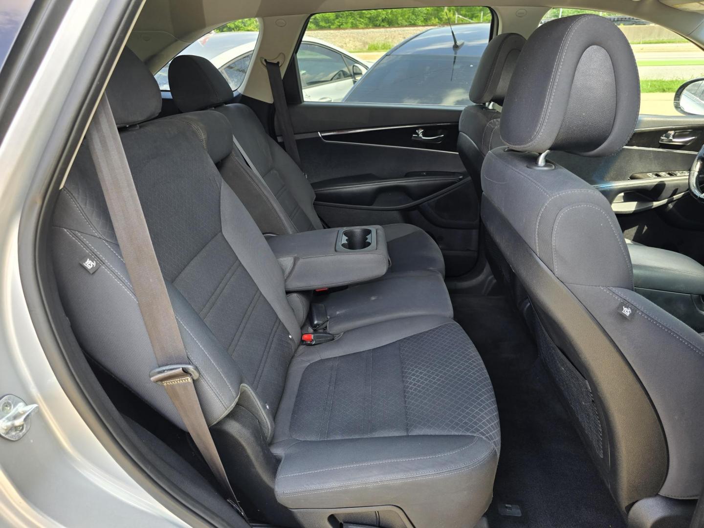 2016 SILVER Kia Sorento LX (5XYPG4A34GG) with an 2.4L L4 DOHC 16V engine, 6-Speed Automatic transmission, located at 2660 S.Garland Avenue, Garland, TX, 75041, (469) 298-3118, 32.885551, -96.655602 - Photo#19