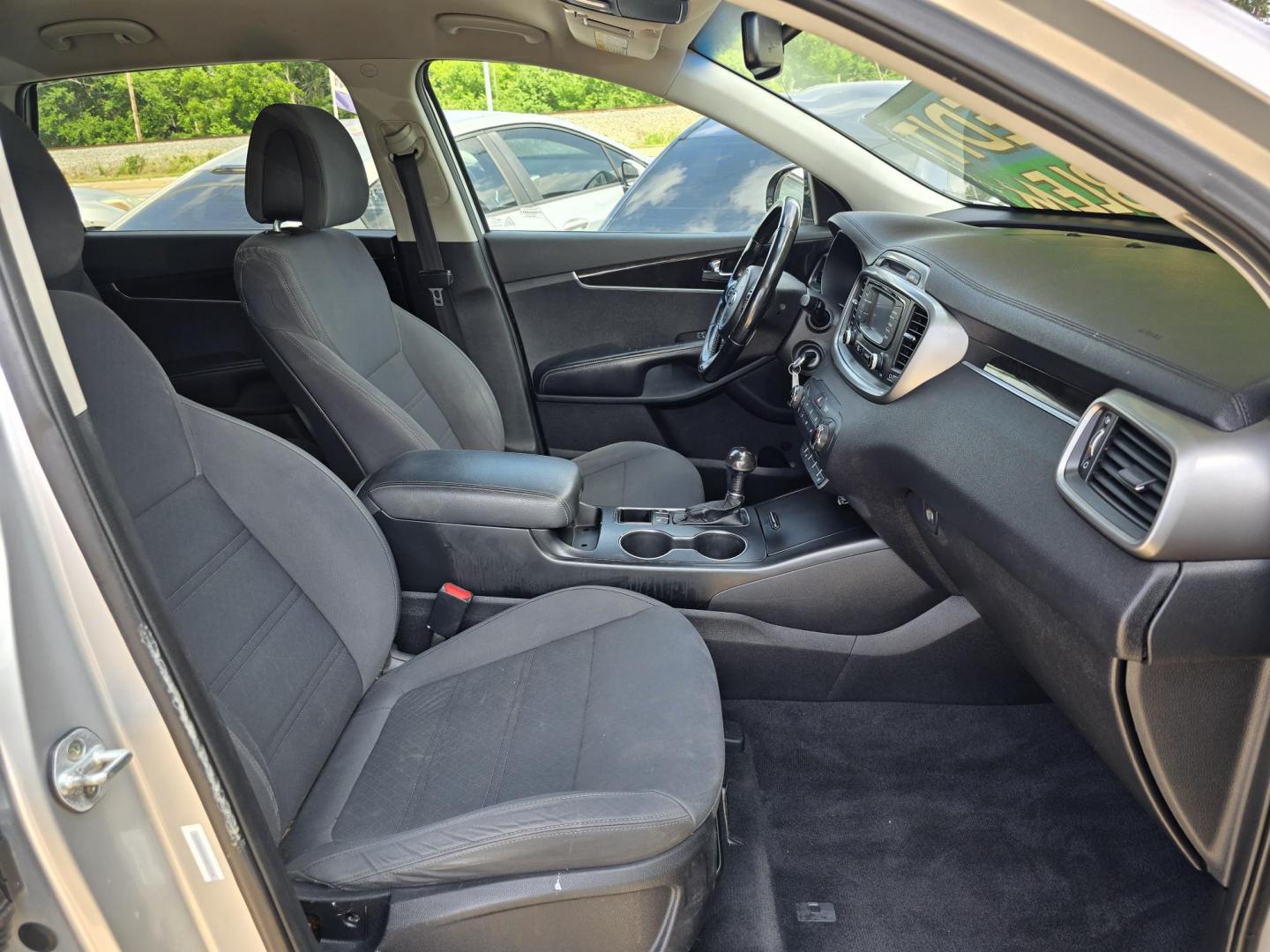 2016 SILVER Kia Sorento LX (5XYPG4A34GG) with an 2.4L L4 DOHC 16V engine, 6-Speed Automatic transmission, located at 2660 S.Garland Avenue, Garland, TX, 75041, (469) 298-3118, 32.885551, -96.655602 - Photo#20